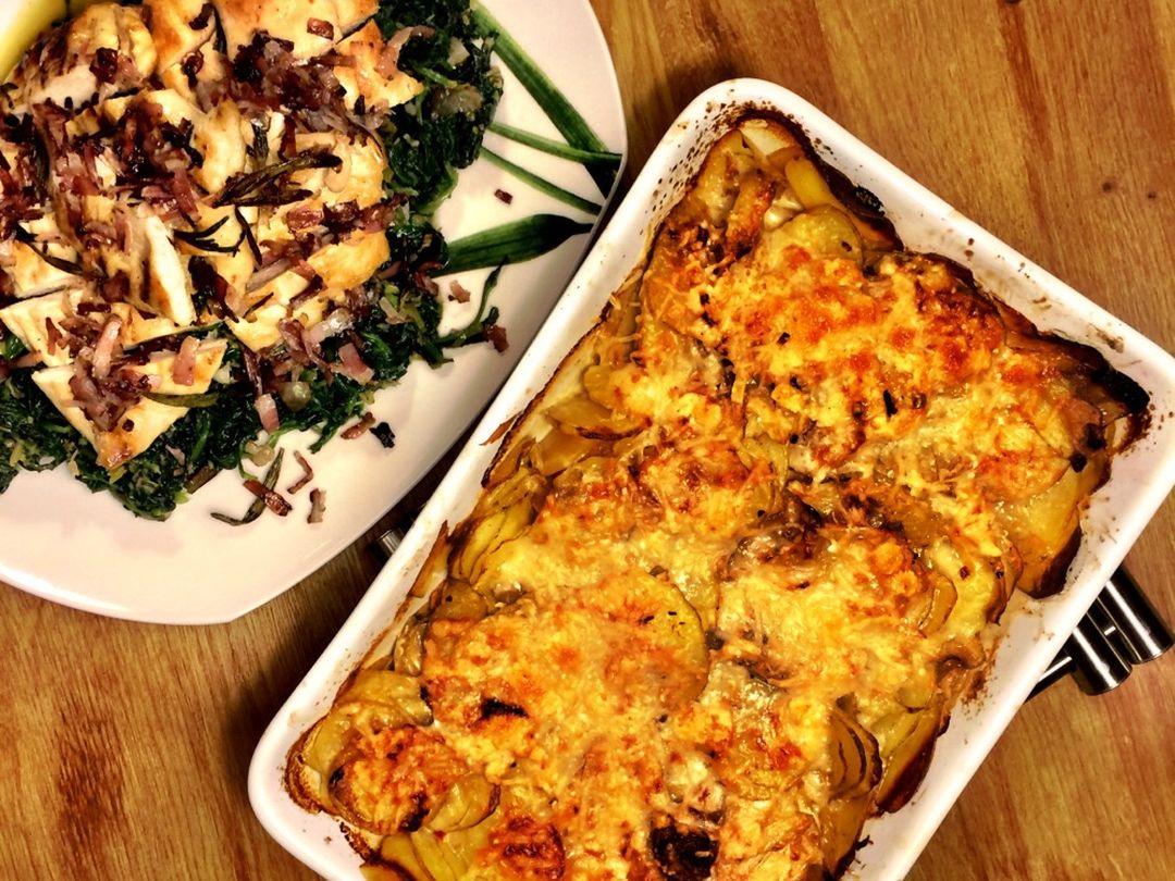 Chicken breast with spinach and quick potato gratin
