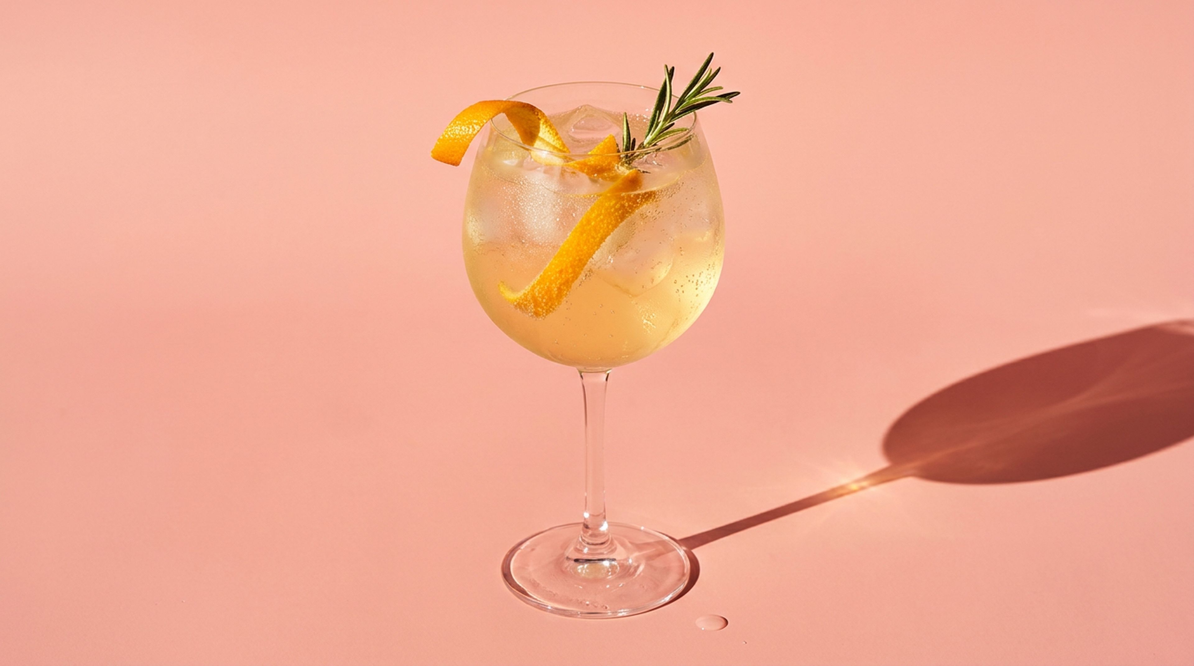 Herber Zitrus-Drink: So mixt du einen erfrischenden Pomelo Spritz