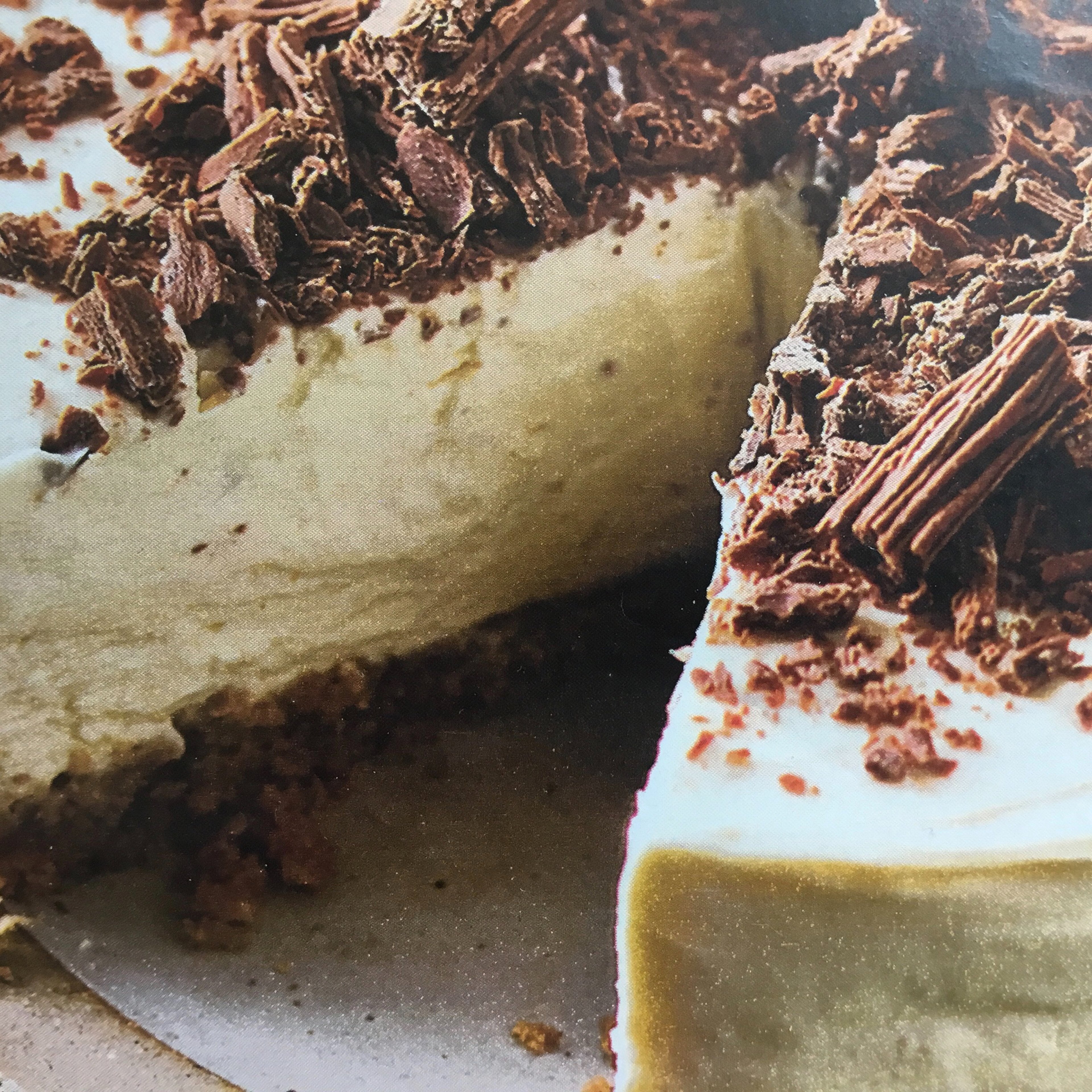 Cream Cheesecake with Chocolate Flakes