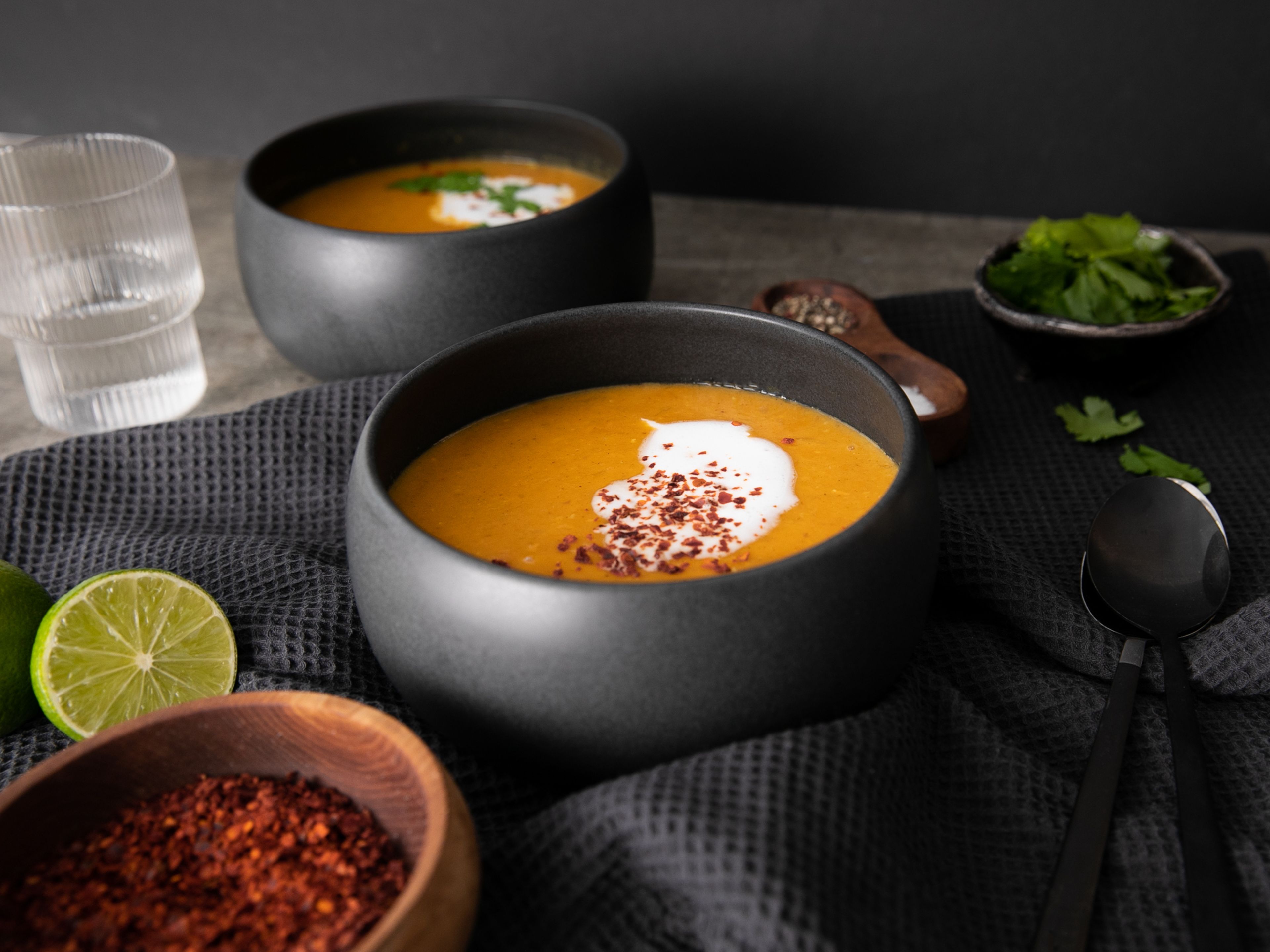 Gelbe Schälerbsen-Curry-Suppe