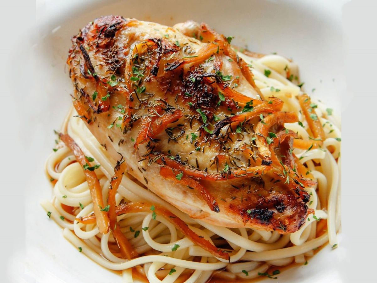 Roasted chicken in honey-ginger-soy-sauce | Recipe | Kitchen Stories