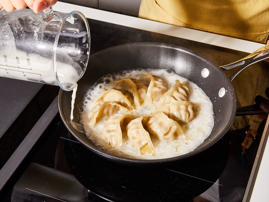 Crispy skirt potstickers Recipe Kitchen Stories