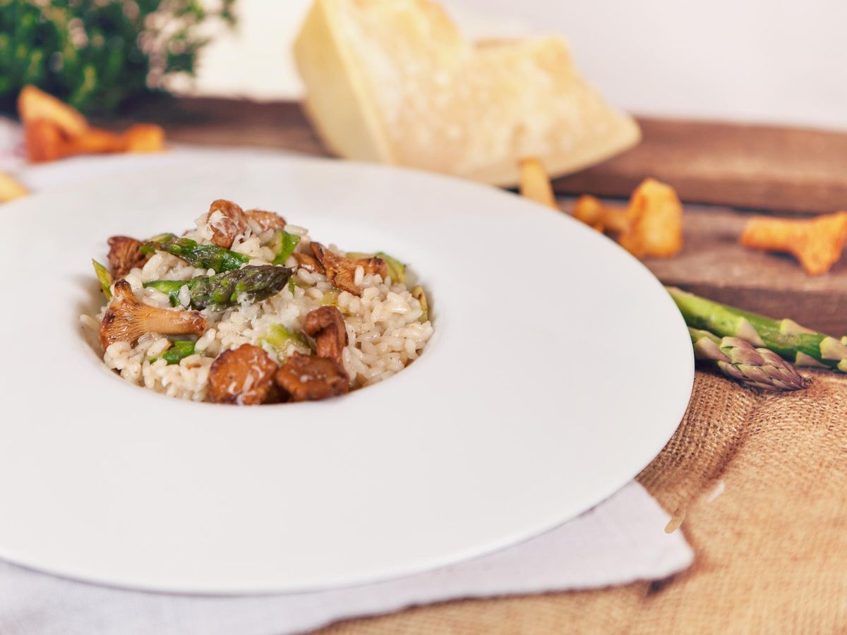 Risotto with asparagus and chanterelles | Recipe | Kitchen Stories