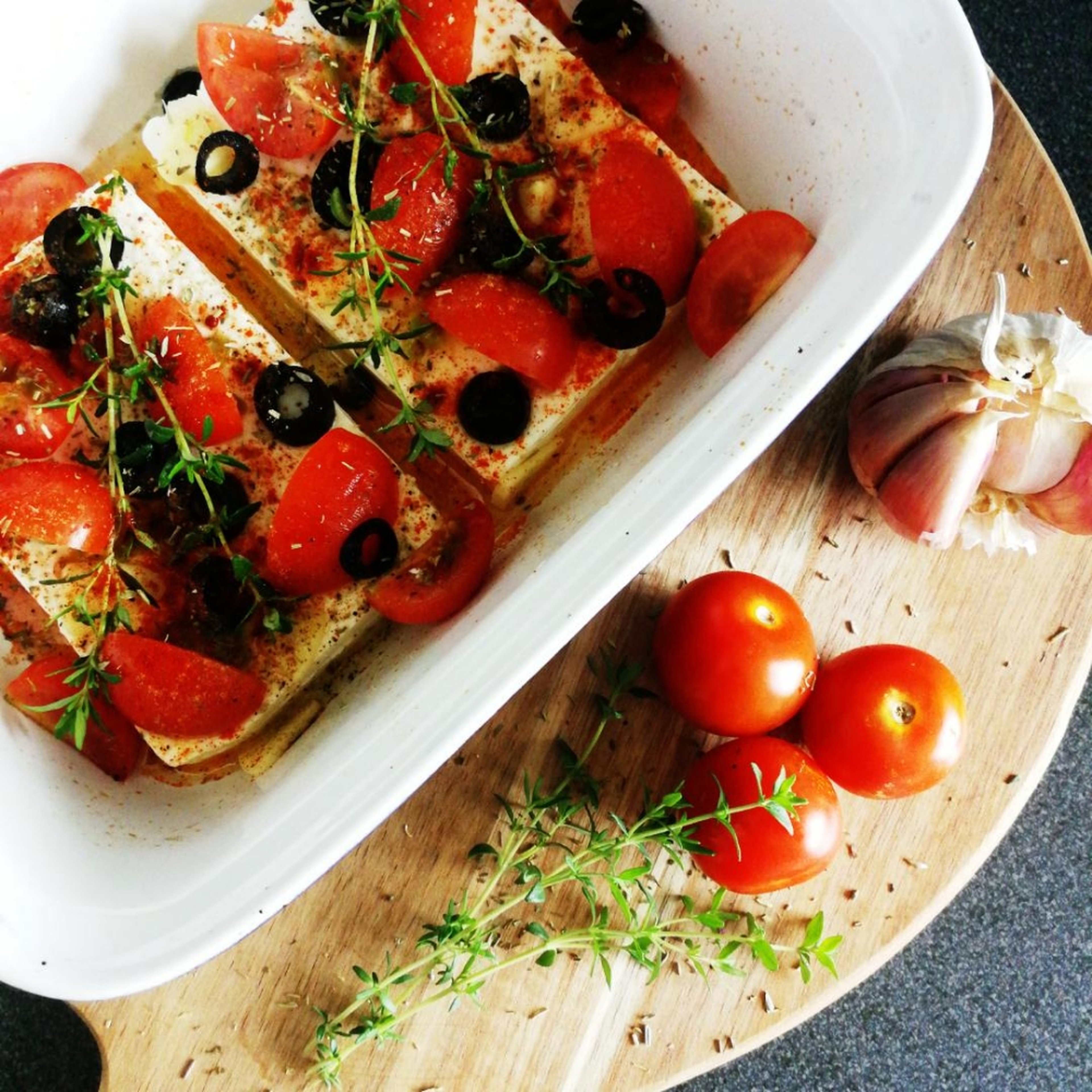 Quick oven-baked feta with garlic bread