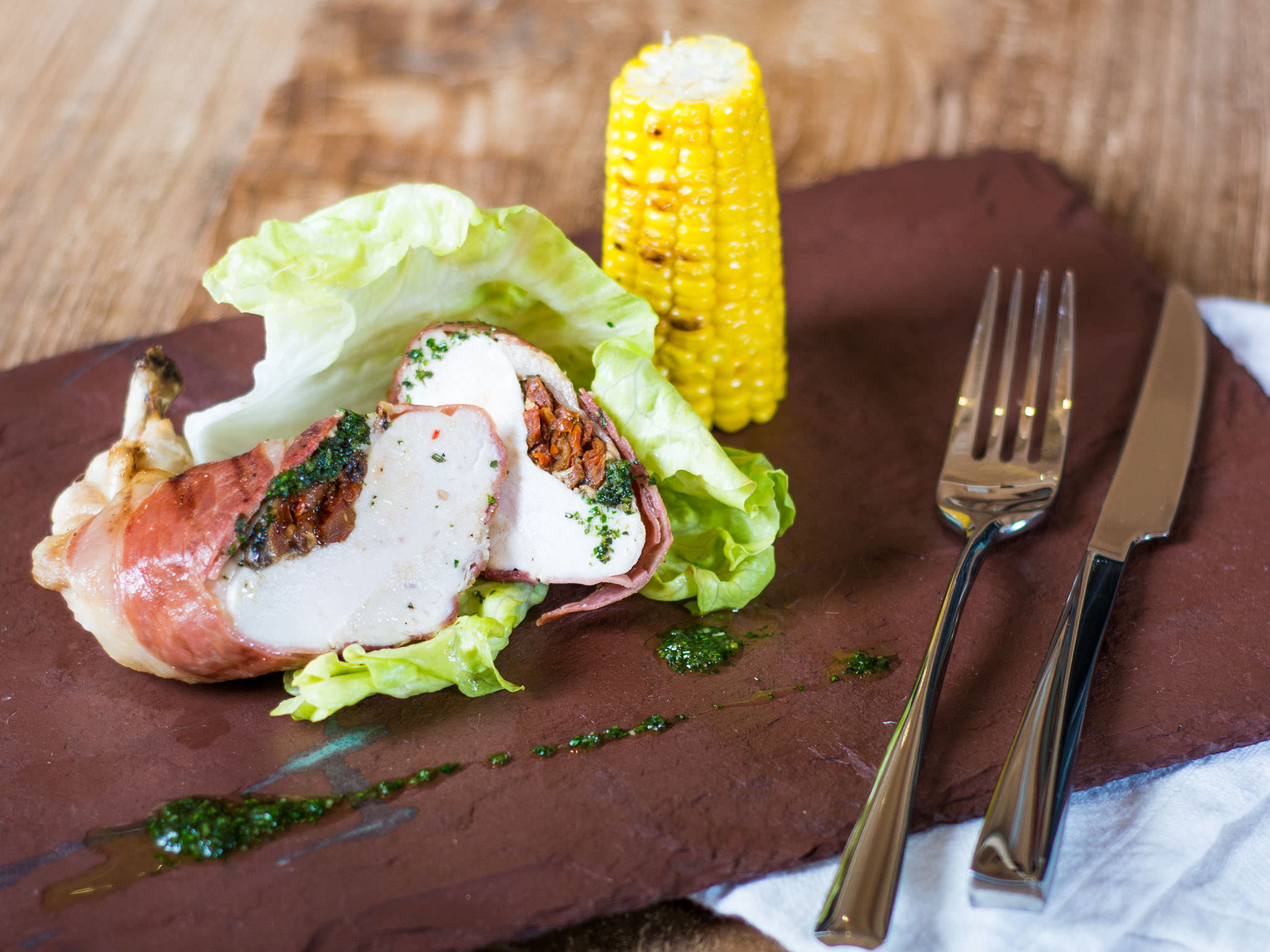 Gegrillte Hühnerbrust mit Kräuterpesto