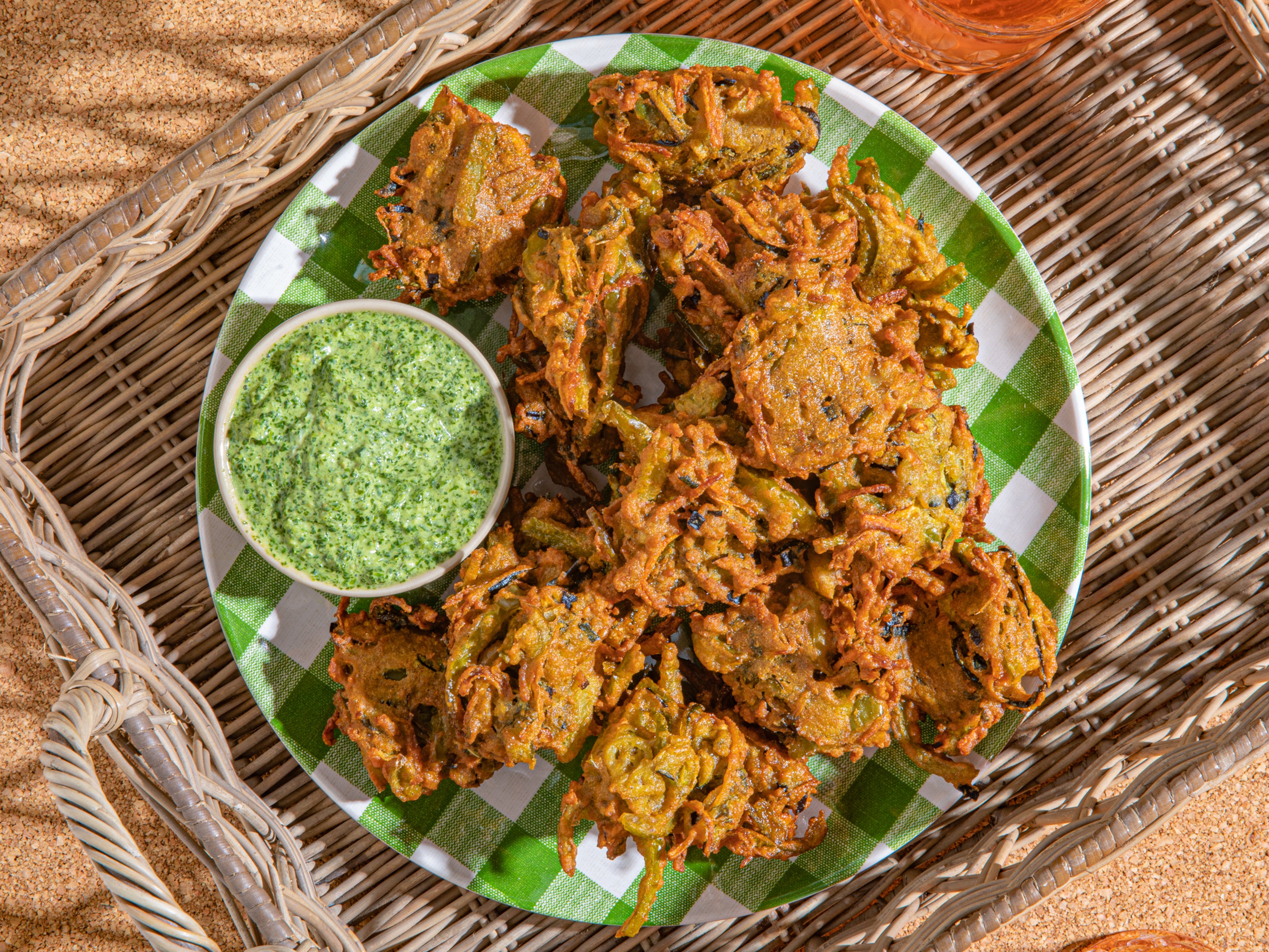 Gemüse-Pakoras (frittiertes Gemüse im Teigmantel)