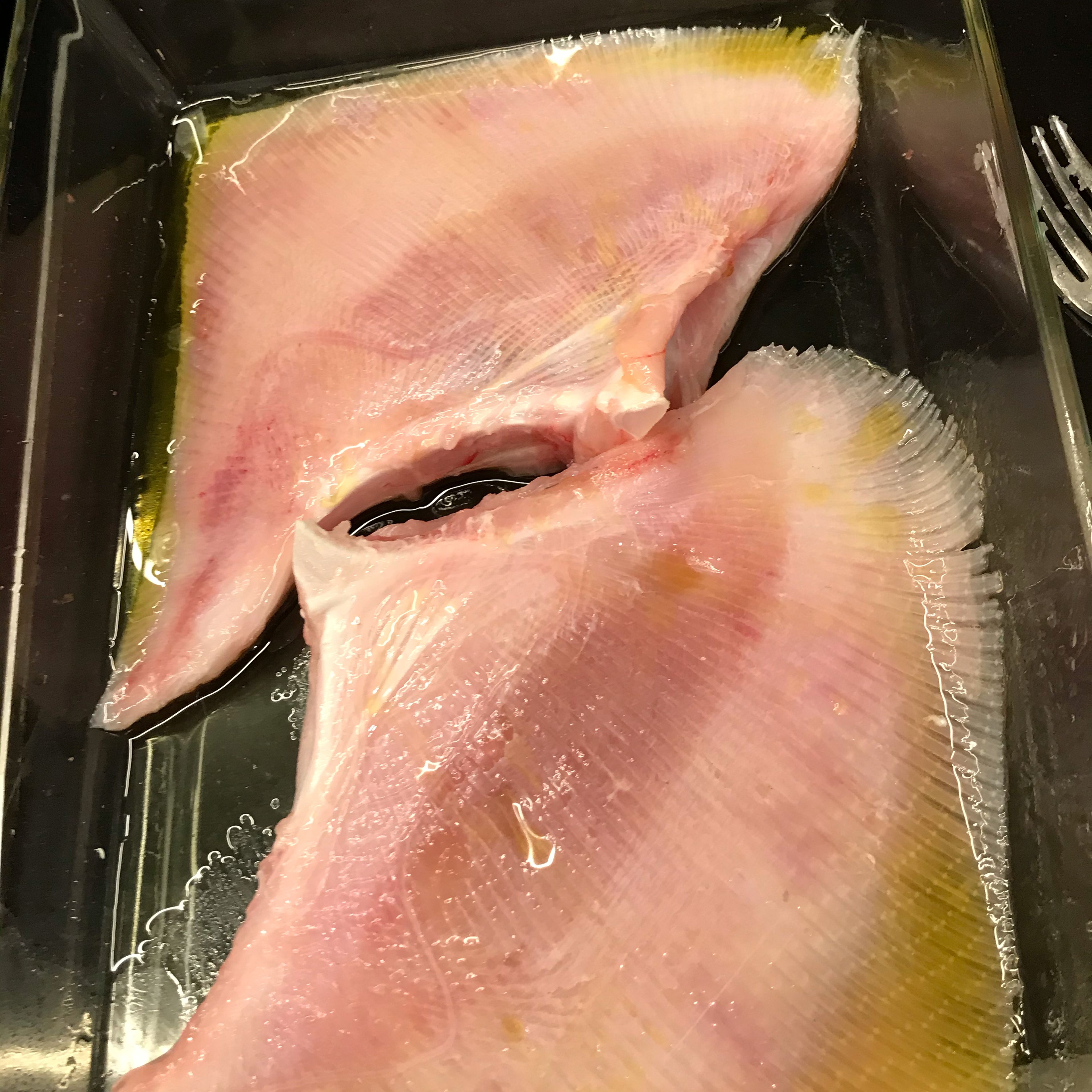 Pre-heat the oven at 210*C, pour olive oil in an oven dish and soak the two side of the skate.