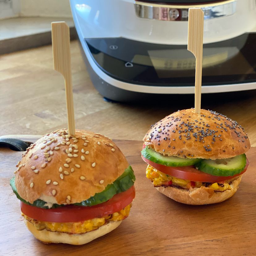 Mini Mais-Paprika-Burger aus dem Cookit von Bosch