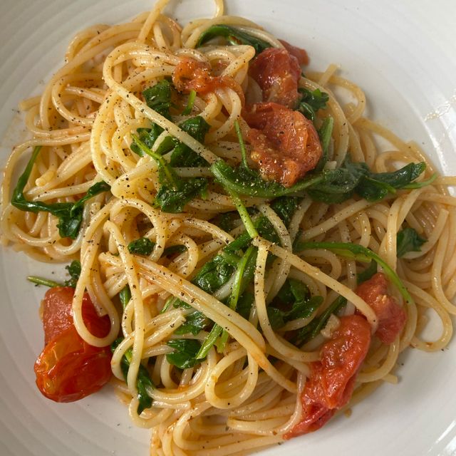 Tomato and Rocket Spaghetti | Recipe | Kitchen Stories