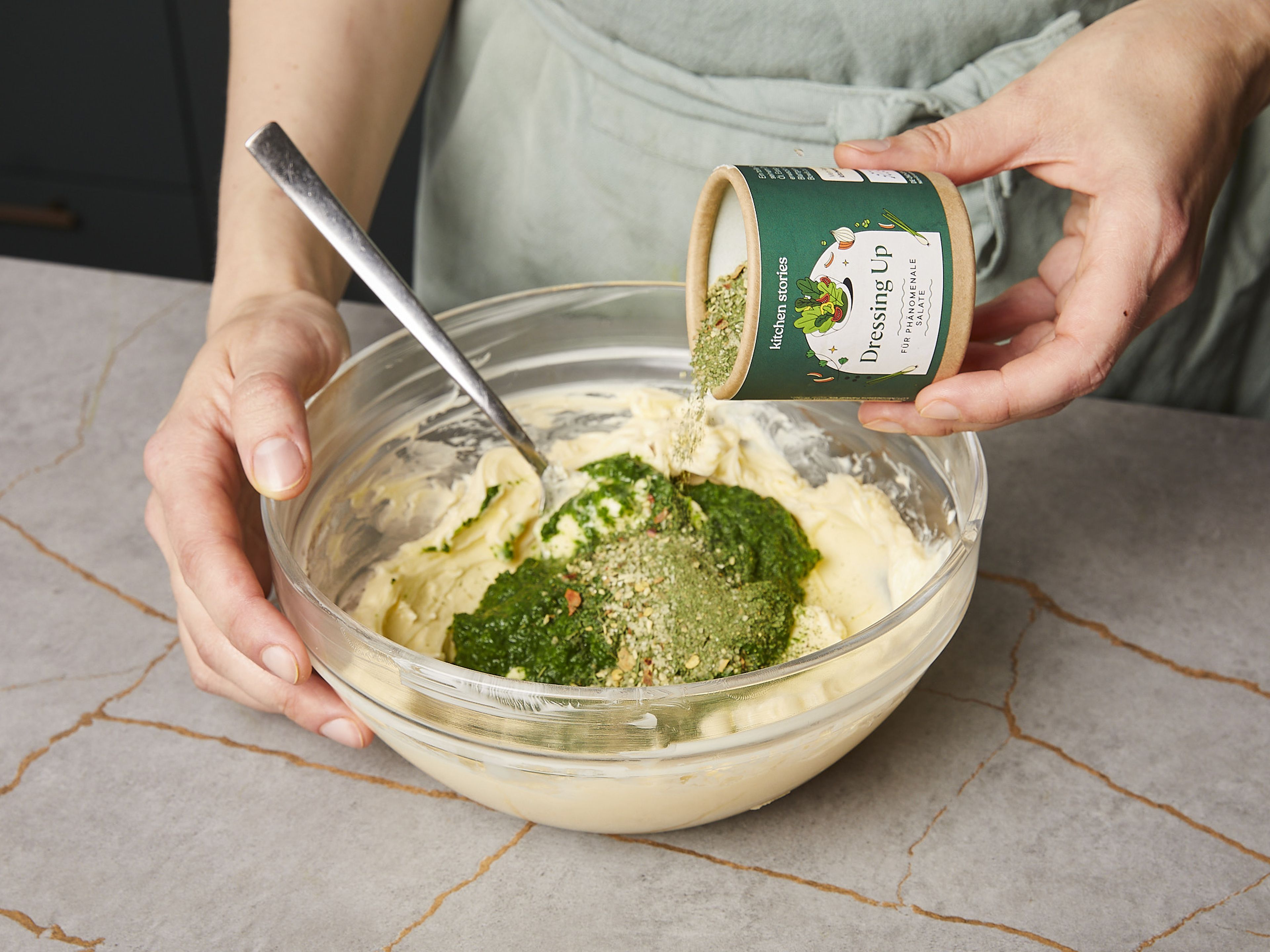 Purée spinach using an immersion blender. Add room temperature butter and our DRESSING UP seasoning to a bowl and add the spinach purée. Place in a container or in the covered bowl and store in the refrigerator until ready to serve. Serve with bread, for grilling or as a spread.