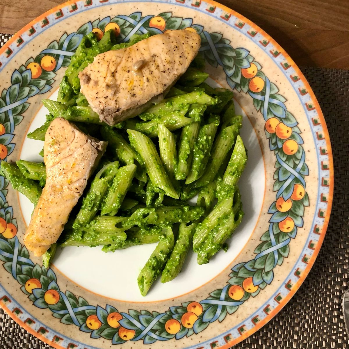 Spinatpesto mit Lachs | Rezept | Kitchen Stories