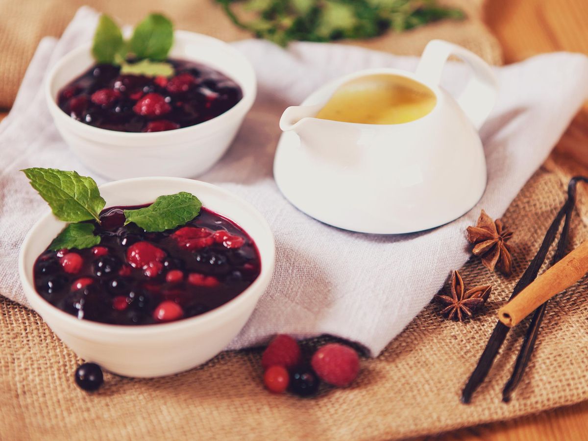 Berlin inspired red berry compote | Recipe | Kitchen Stories
