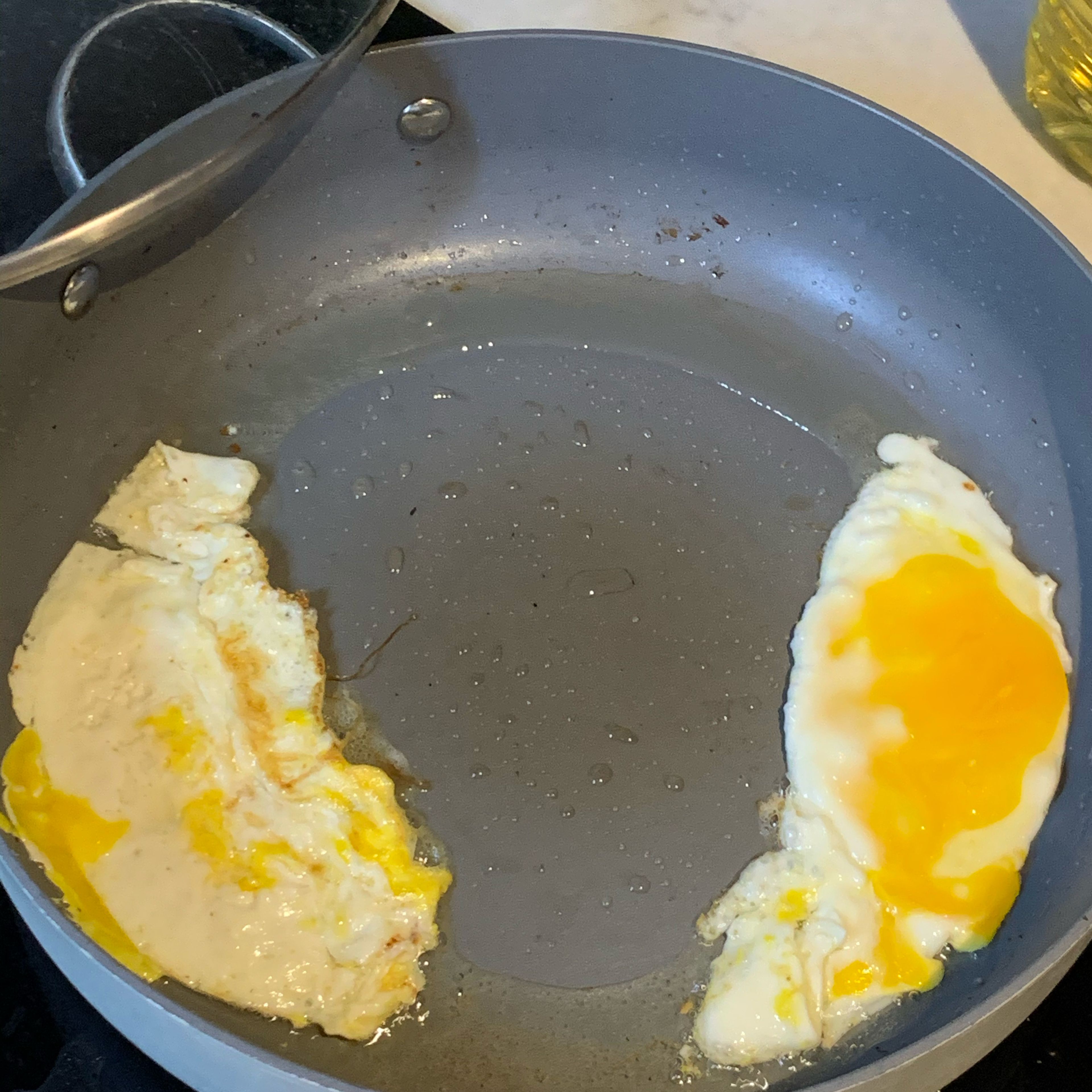 Beat two eggs separately on the same frying pan and whisk the egg yolk slightly.