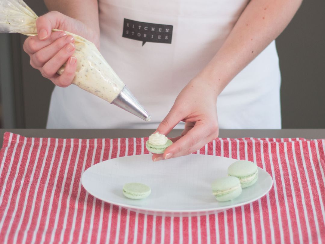 Pistazien-Macarons mit Zitronen-Buttercreme | Rezept | Kitchen Stories