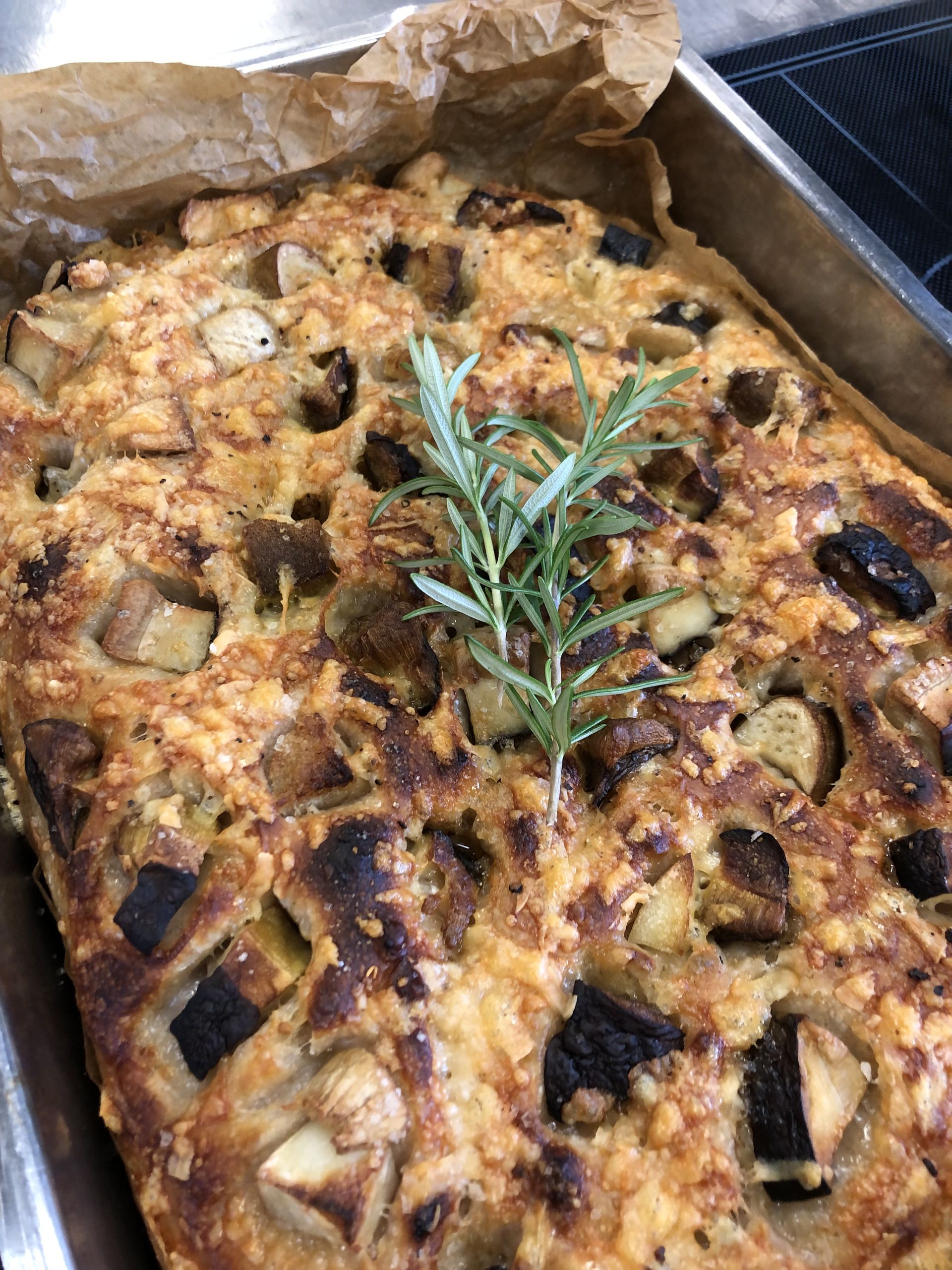 Steinpilz Focaccia mit Bergkäse | Rezept | Kitchen Stories