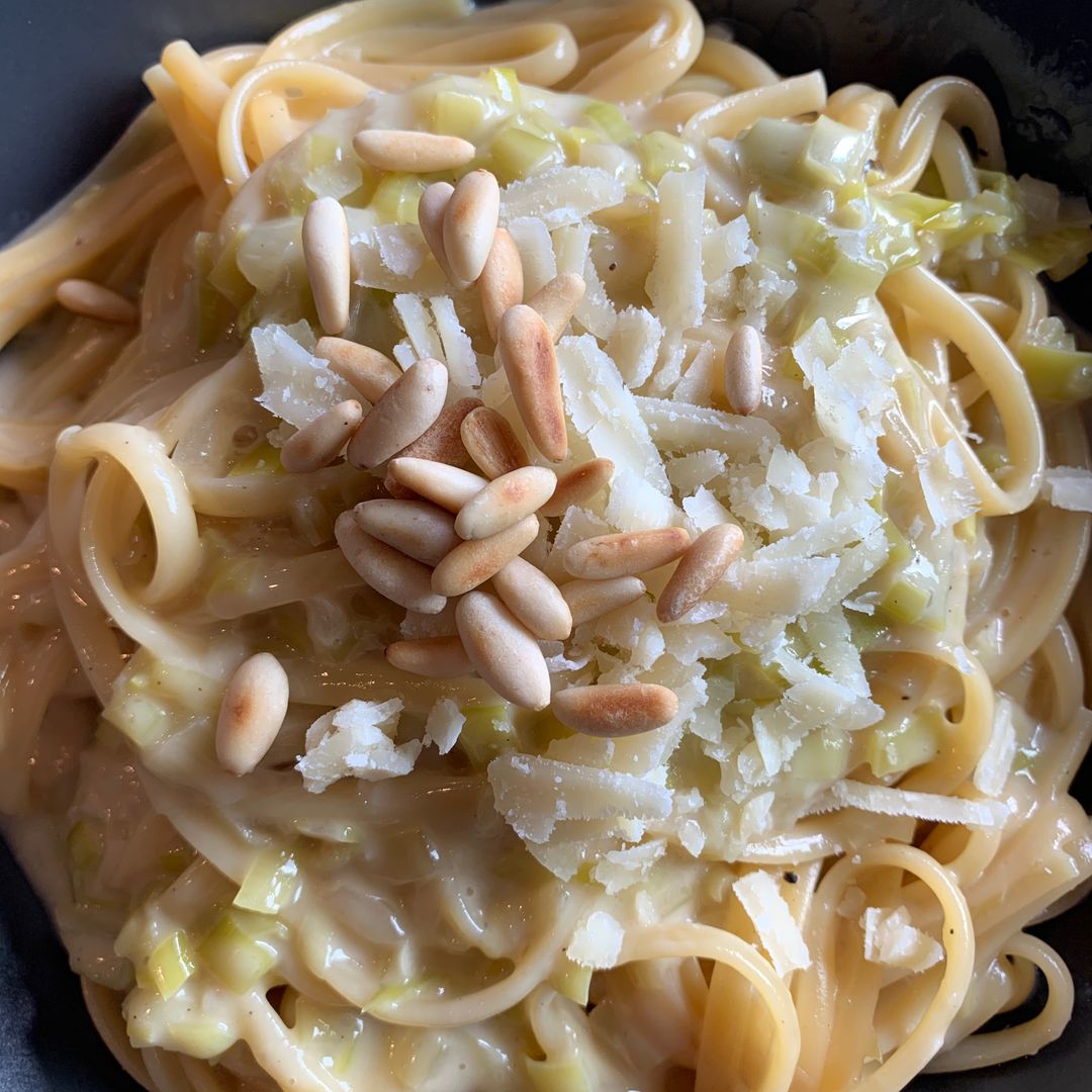 Creamy leek and cheese pasta