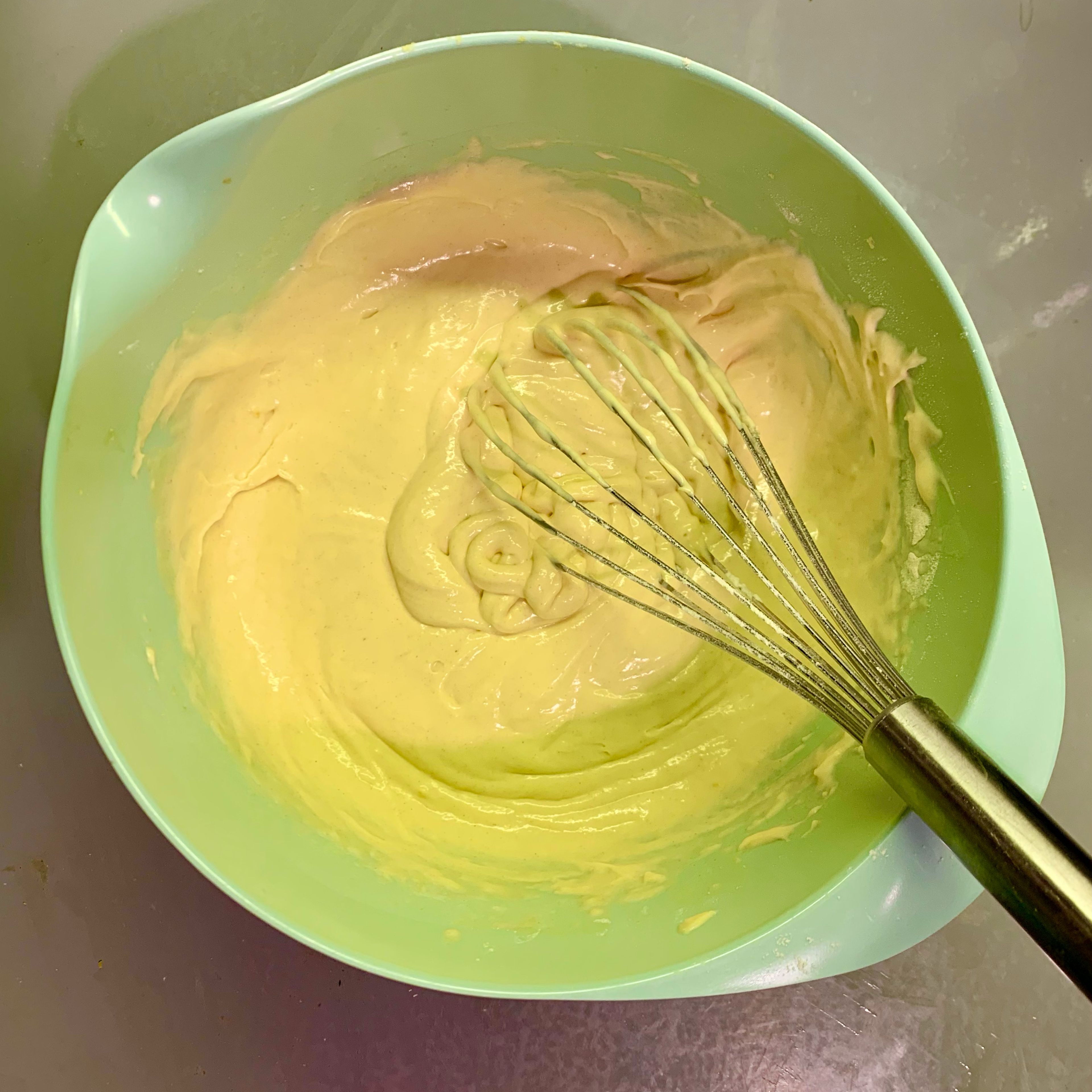 In a bowl mix the eggs ( room temperature)und sugar well then add cream and the vanilla extract and keep mixing until the sugar resolves, then add the flour and baking soda and baking powder and mix until all ingredients well combined.