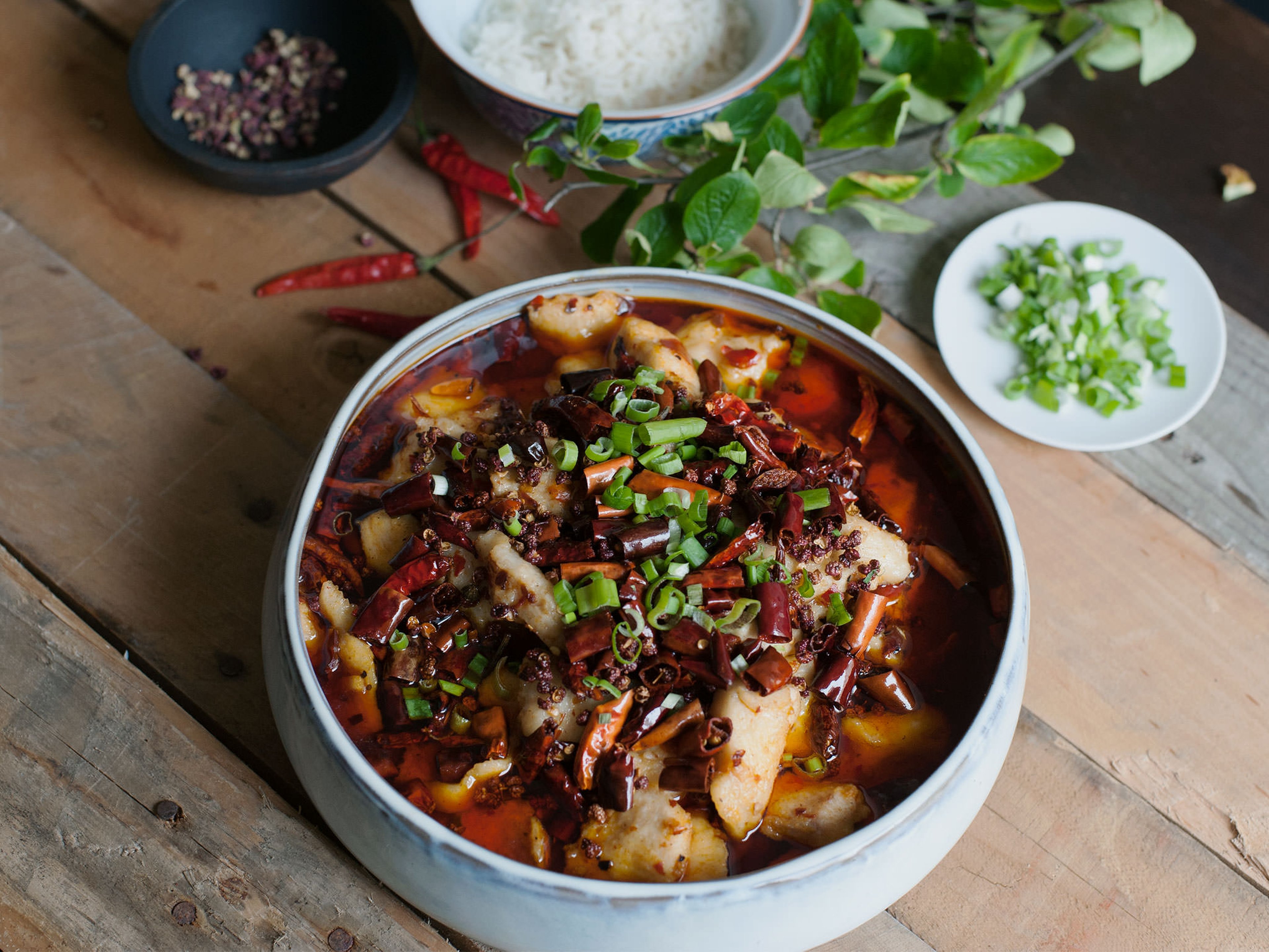 Szechuan-Fisch mit scharfer Bohnensoße