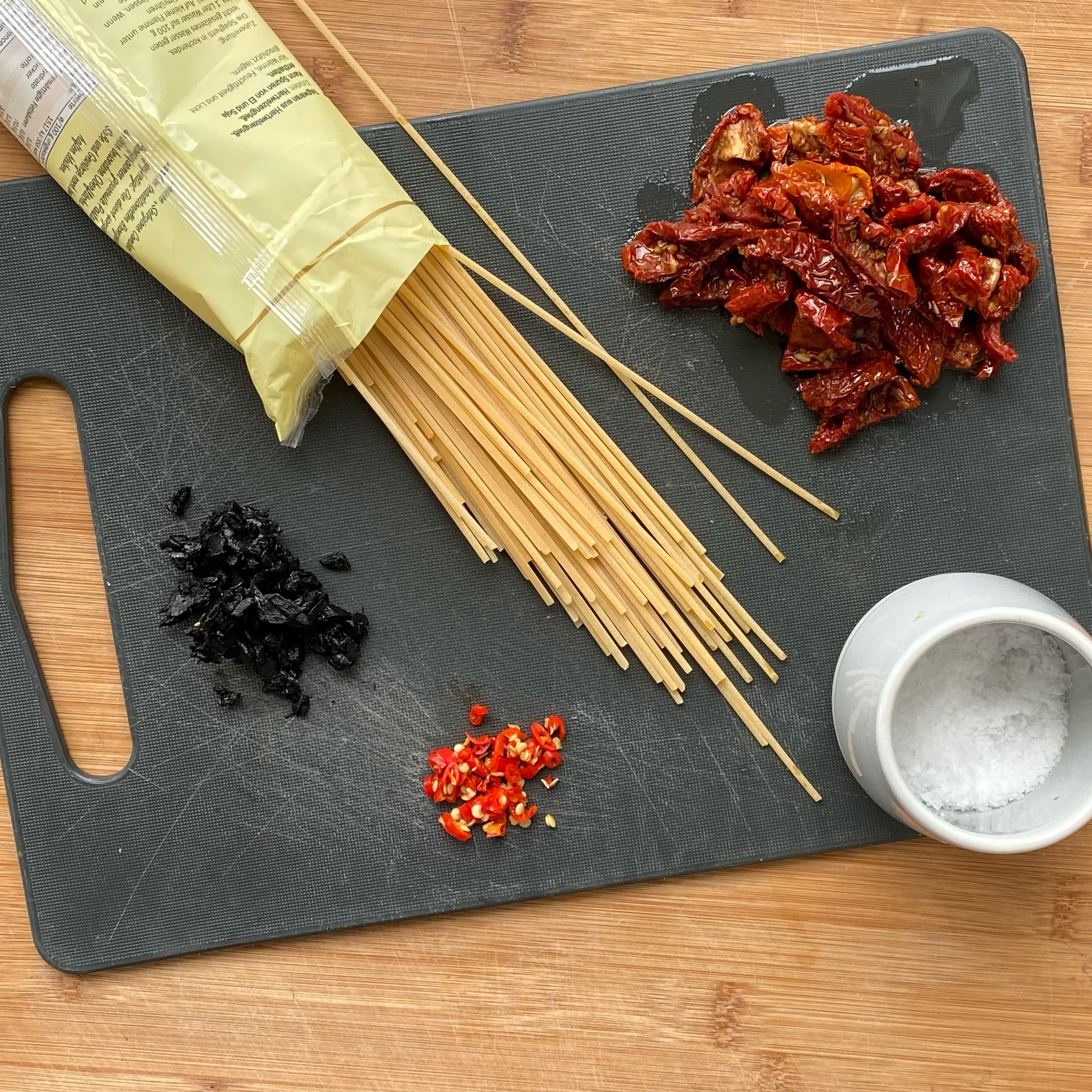 Cut the dried tomatoes in small-middle pieces and chop the chili* & black garlic finely. *As much as I love my aglio e olio spicy, I prefer this version a little sweeter. So you may be careful with the chili:)