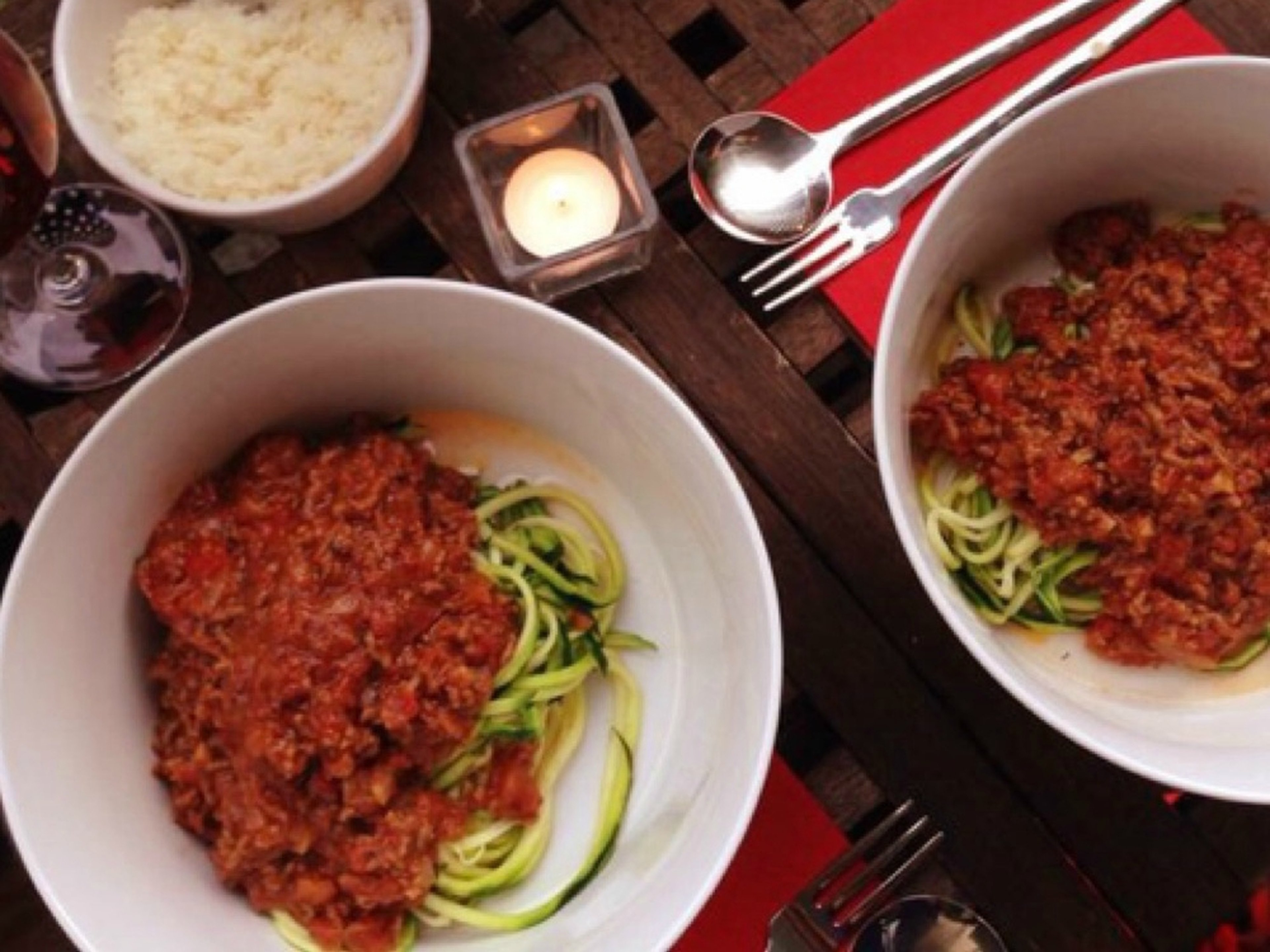 Zucchini-Spaghetti Bolognese