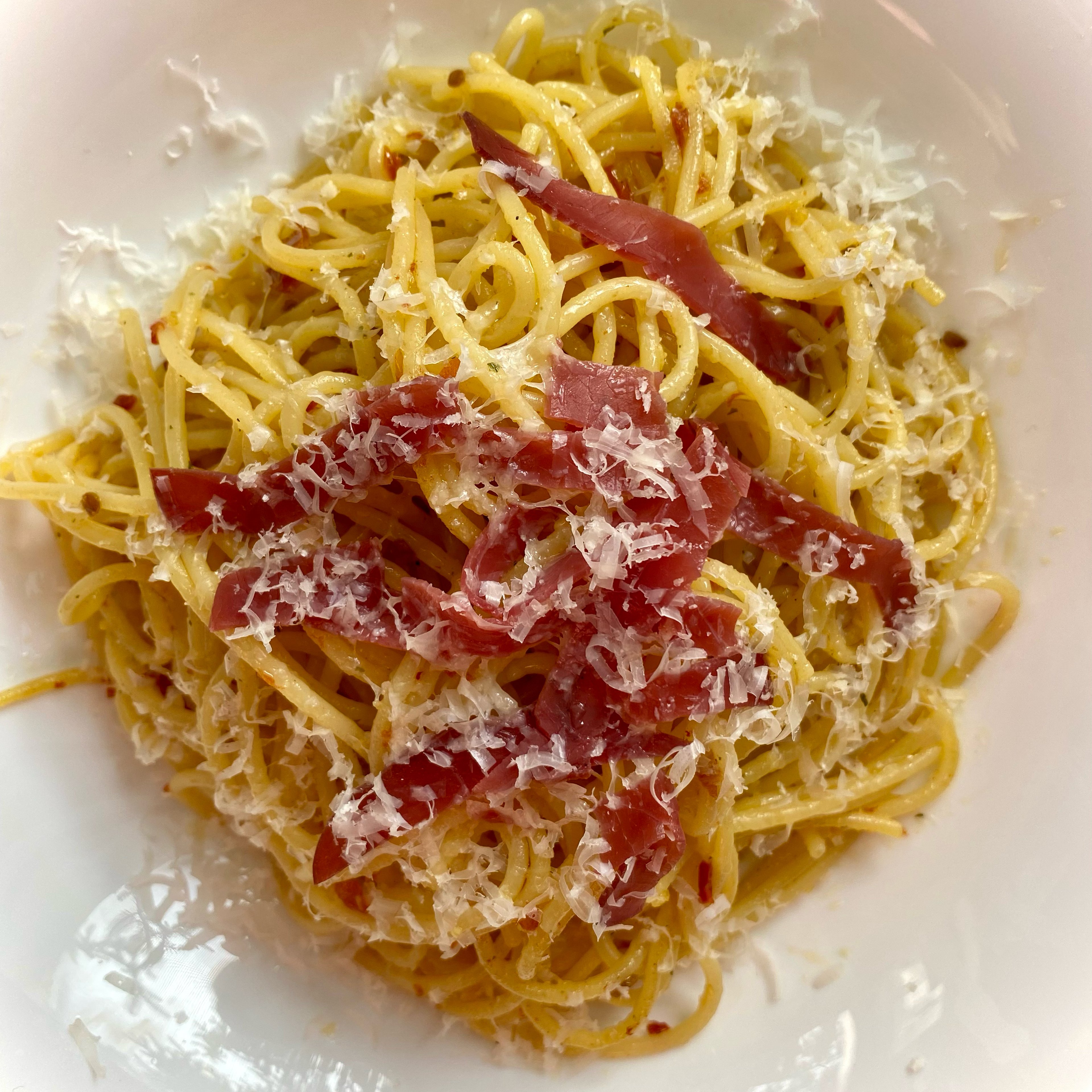 Spaghetti aglio e olio with a twist