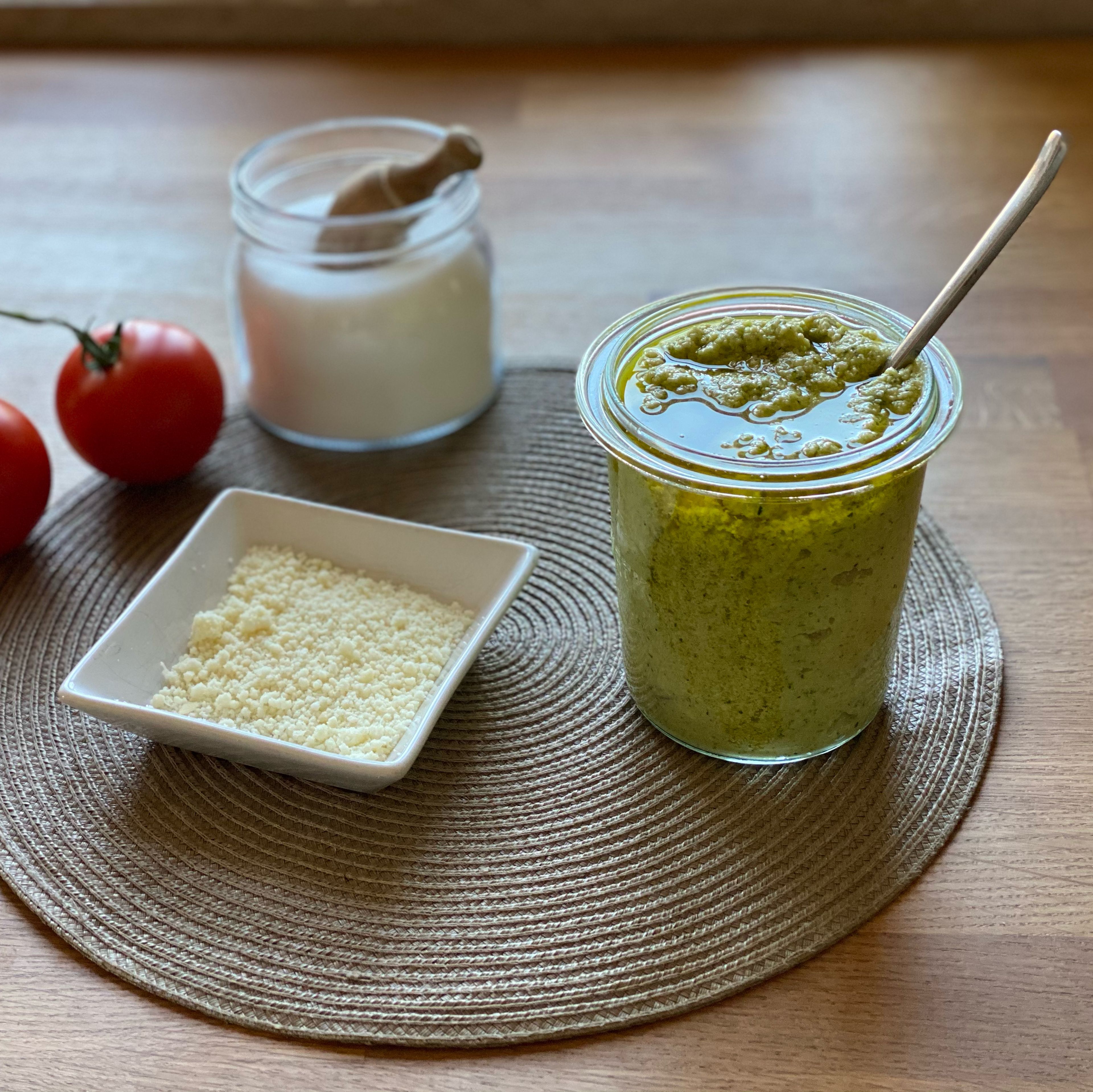 Alles mit dem Cookit Küchenspatel in ein Einmachglas umfüllen. Mit etwas Olivenöl bedecken, Sehr lecker zu Spaghetti.