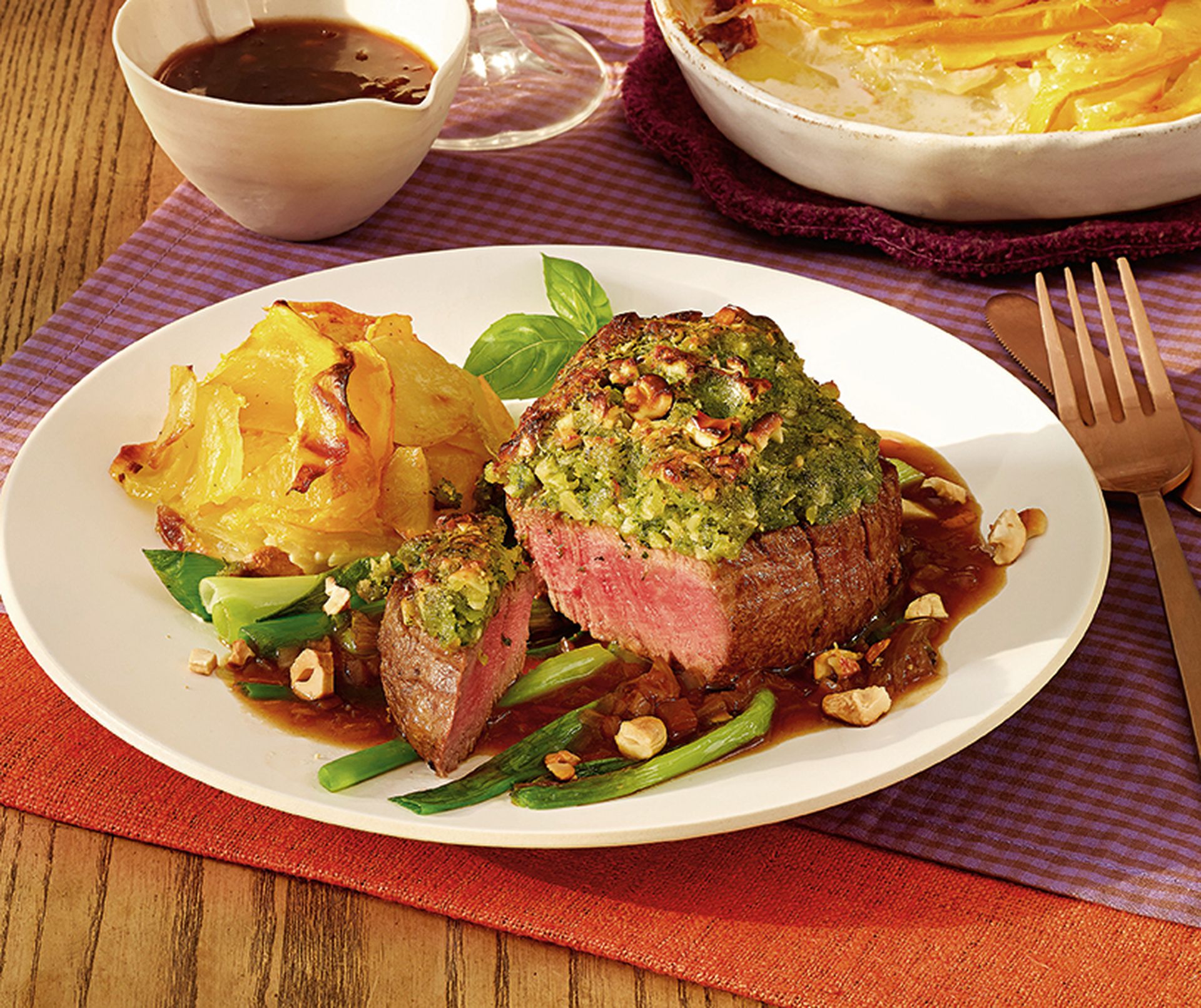 Rinderfilet mit Cashew-Pesto-Kruste & Gratin