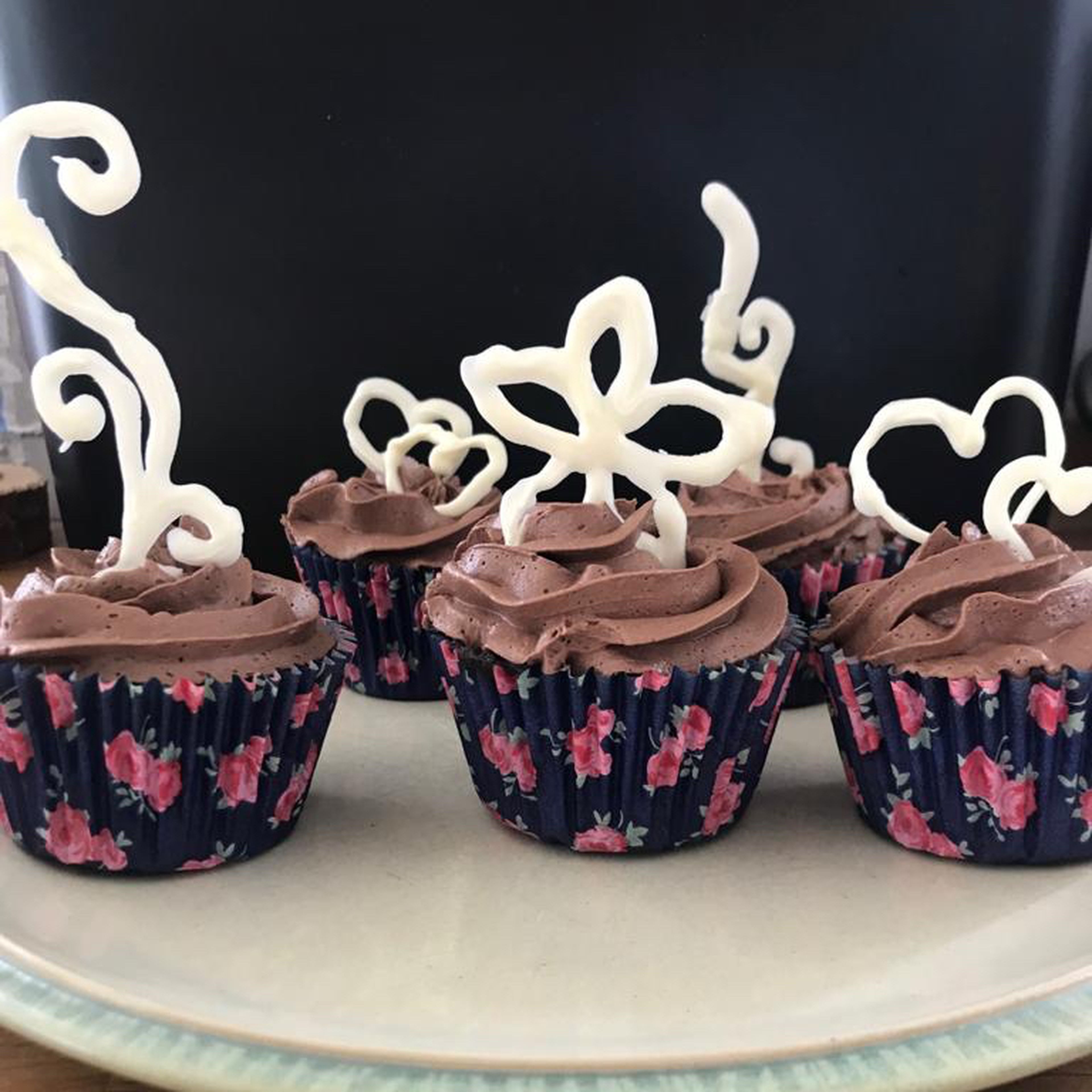 Easy chocolate cupcakes with white chocolate decoration