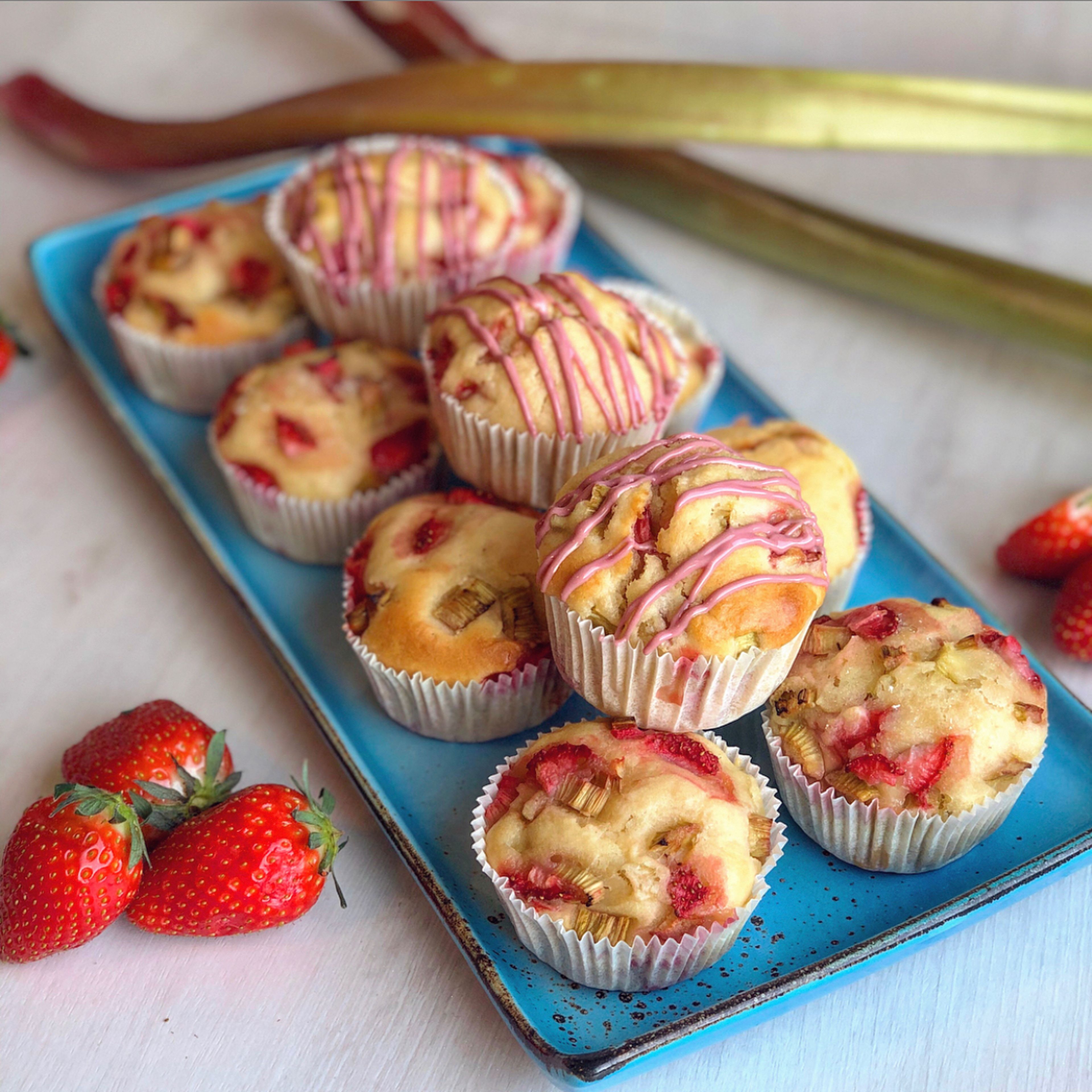 Strawberry rhubarb muffins