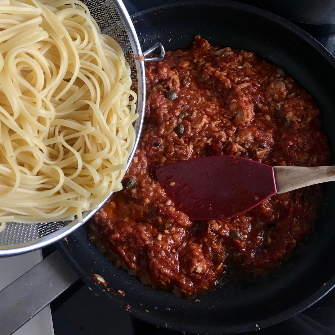 Schnelle Thunfisch-Pasta Mit Kapern Und Knusprigem Semmelbrösel-Topping ...