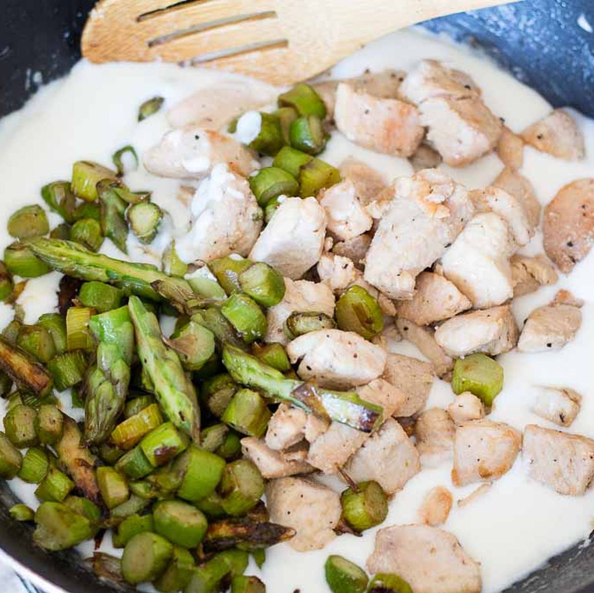 Asparagus Chicken Alfredo | Recipe | Kitchen Stories
