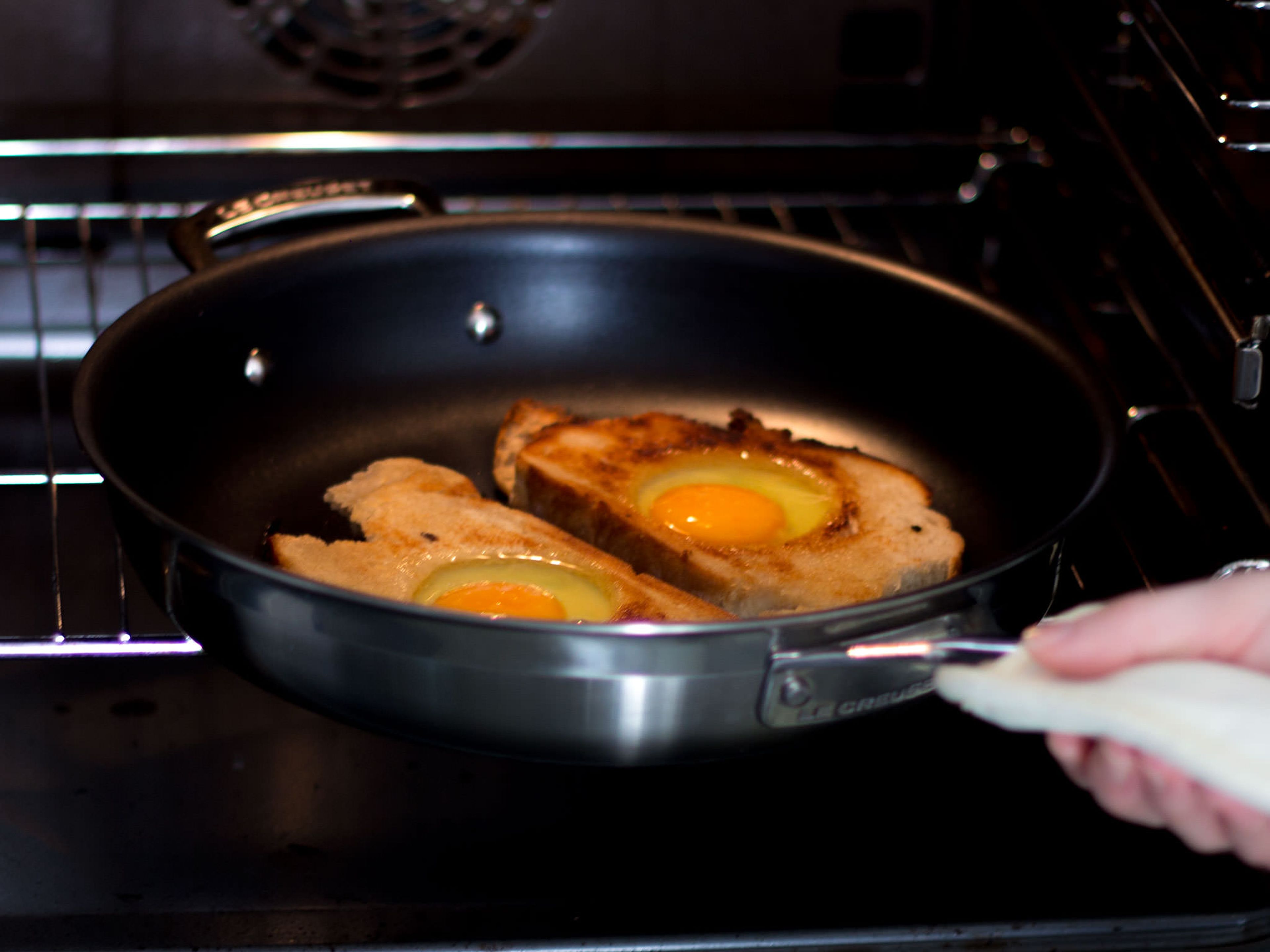 In a large ovenproof frying pan, toast bread in some butter over medium heat for approx. 1 – 2 min. per side. When lightly toasted on both sides, crack an egg into the center of each piece of bread and transfer pan to preheated oven and bake at 160°C/320°F for 3 – 5 min. until egg white and yolk are slightly firm. Season to taste with salt and pepper. Serve with radish and cream dip. Garnish with garden cress. Enjoy!