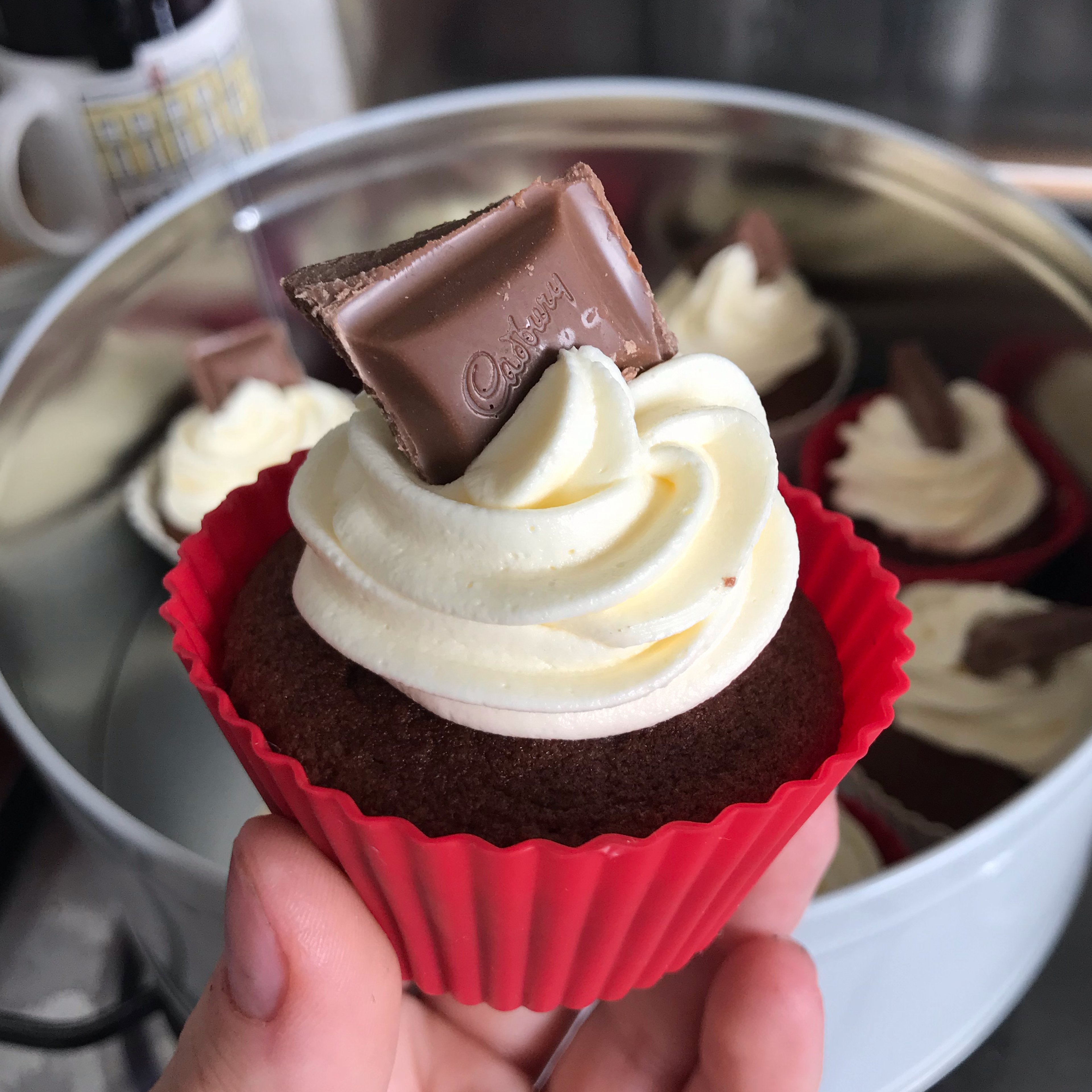 Chocolate & Vanilla Cupcakes