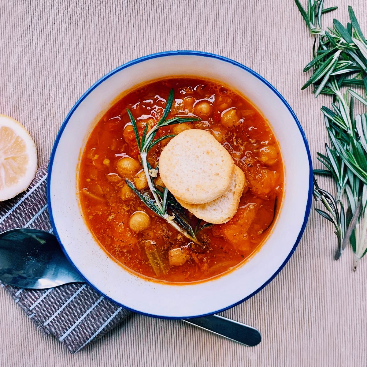 Chickpea and tomato soup | Recipe | Kitchen Stories