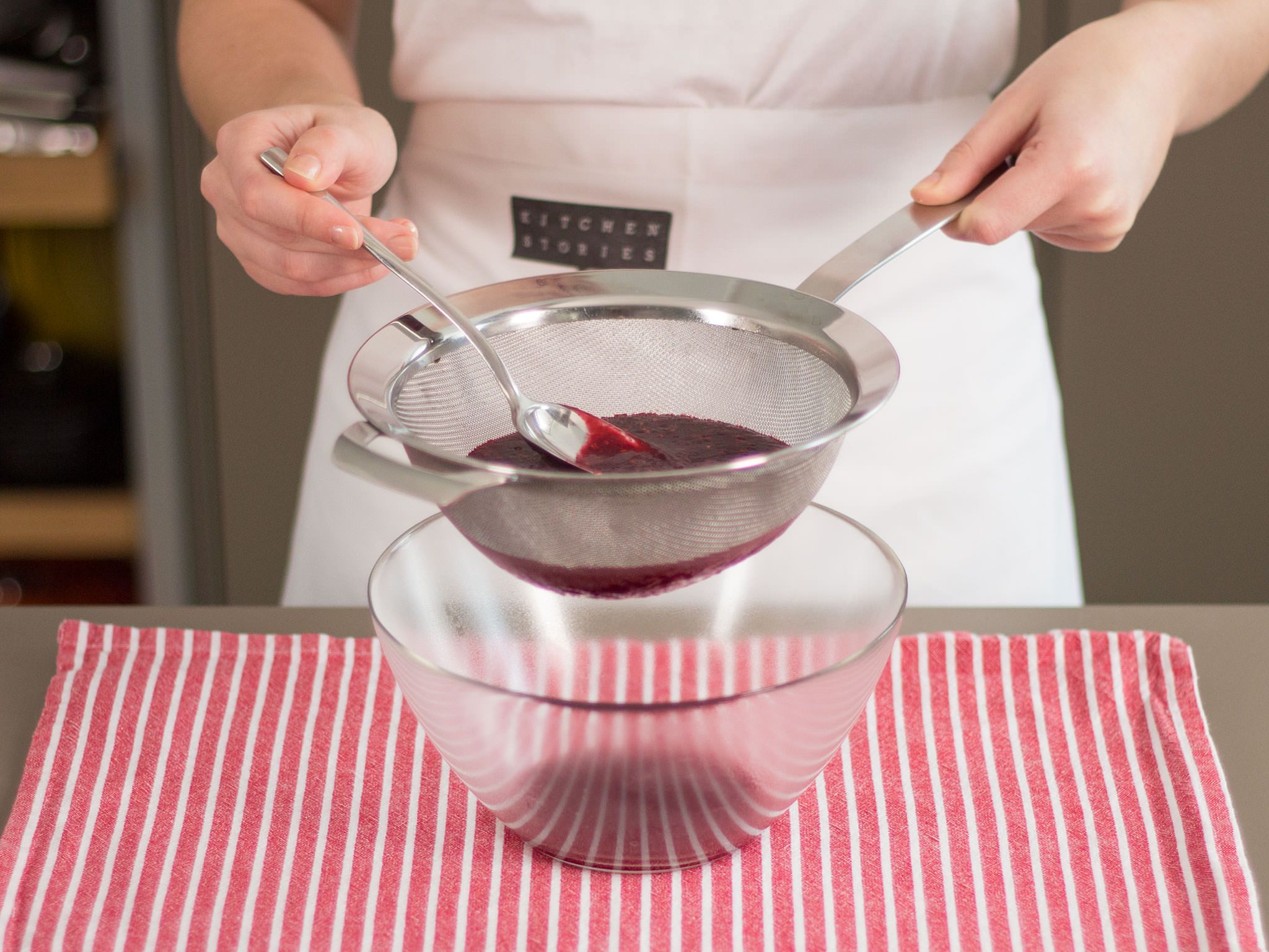 Vanilla chia pudding with warm berry sauce | Recipe | Kitchen Stories
