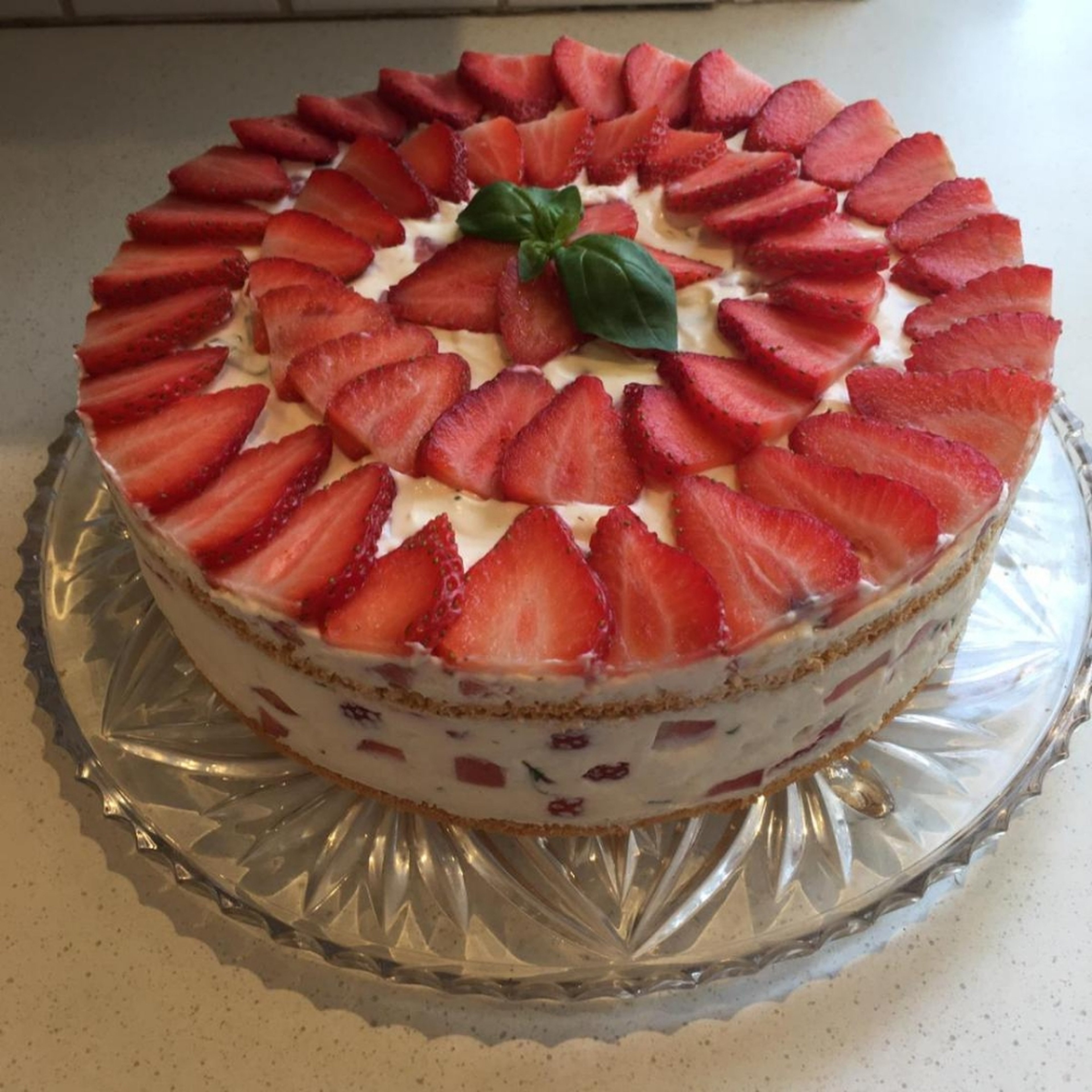 Erdbeer-Basilikum Torte | Rezept | Kitchen Stories
