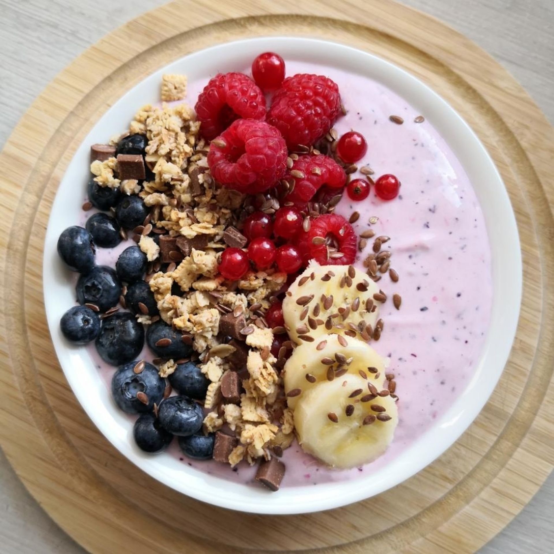 Smoothie Bowl mit Beeren