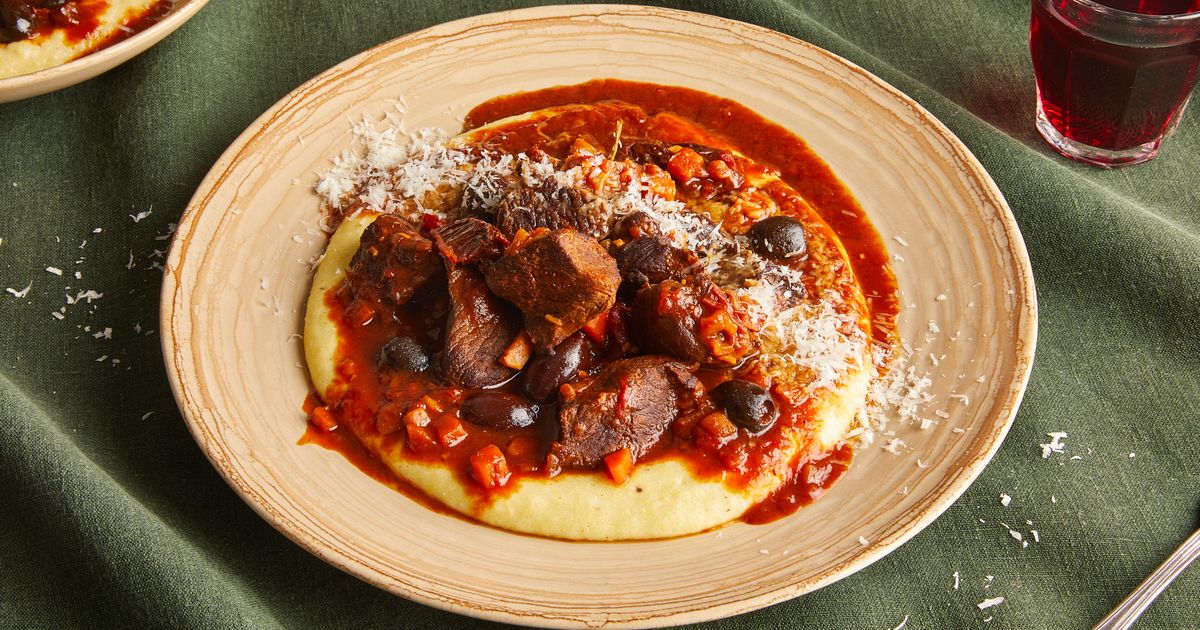 Mediterranes Hirschgulasch mit Polenta | Rezept | Kitchen Stories