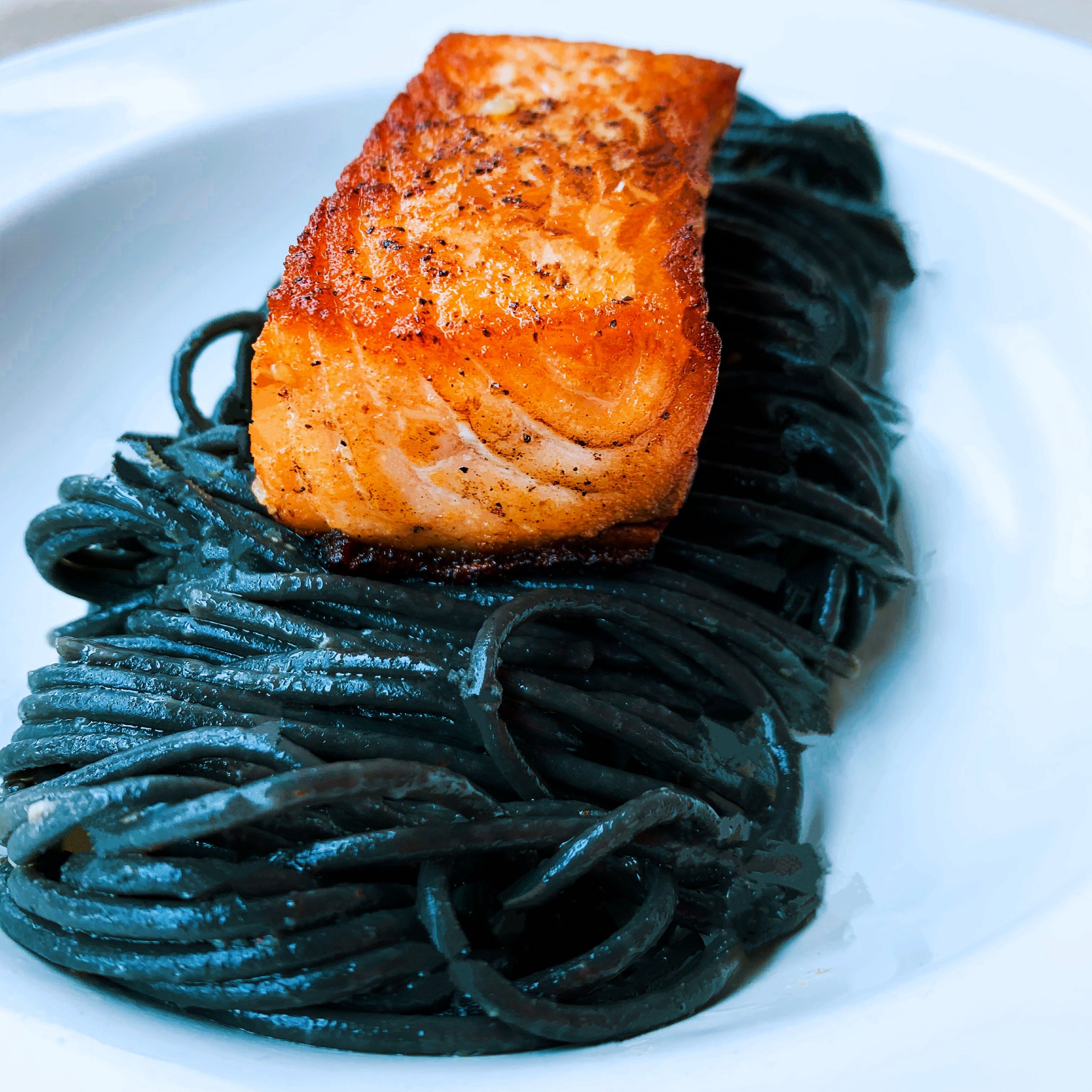 Crispy salmon and squid ink pasta, Recipe