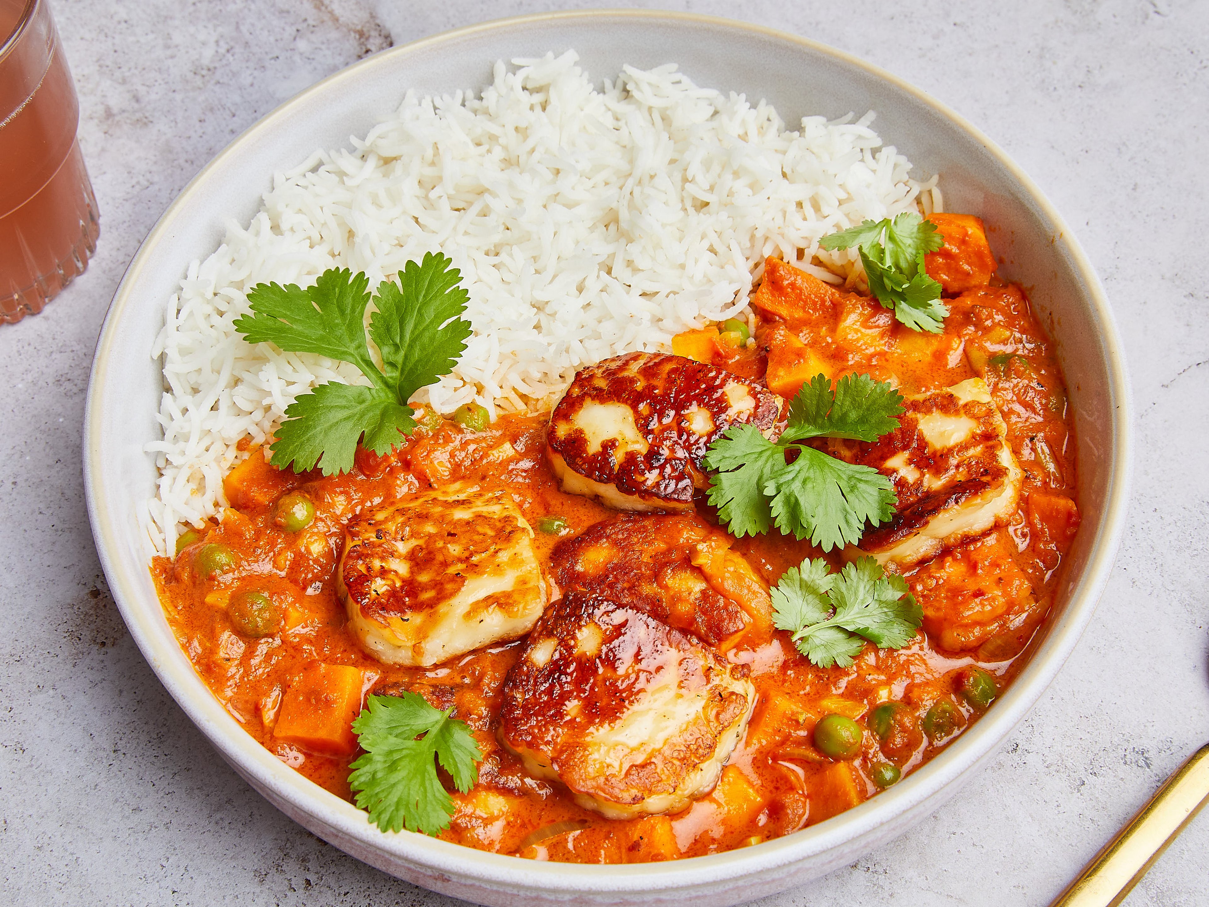 Easy one-pot halloumi curry