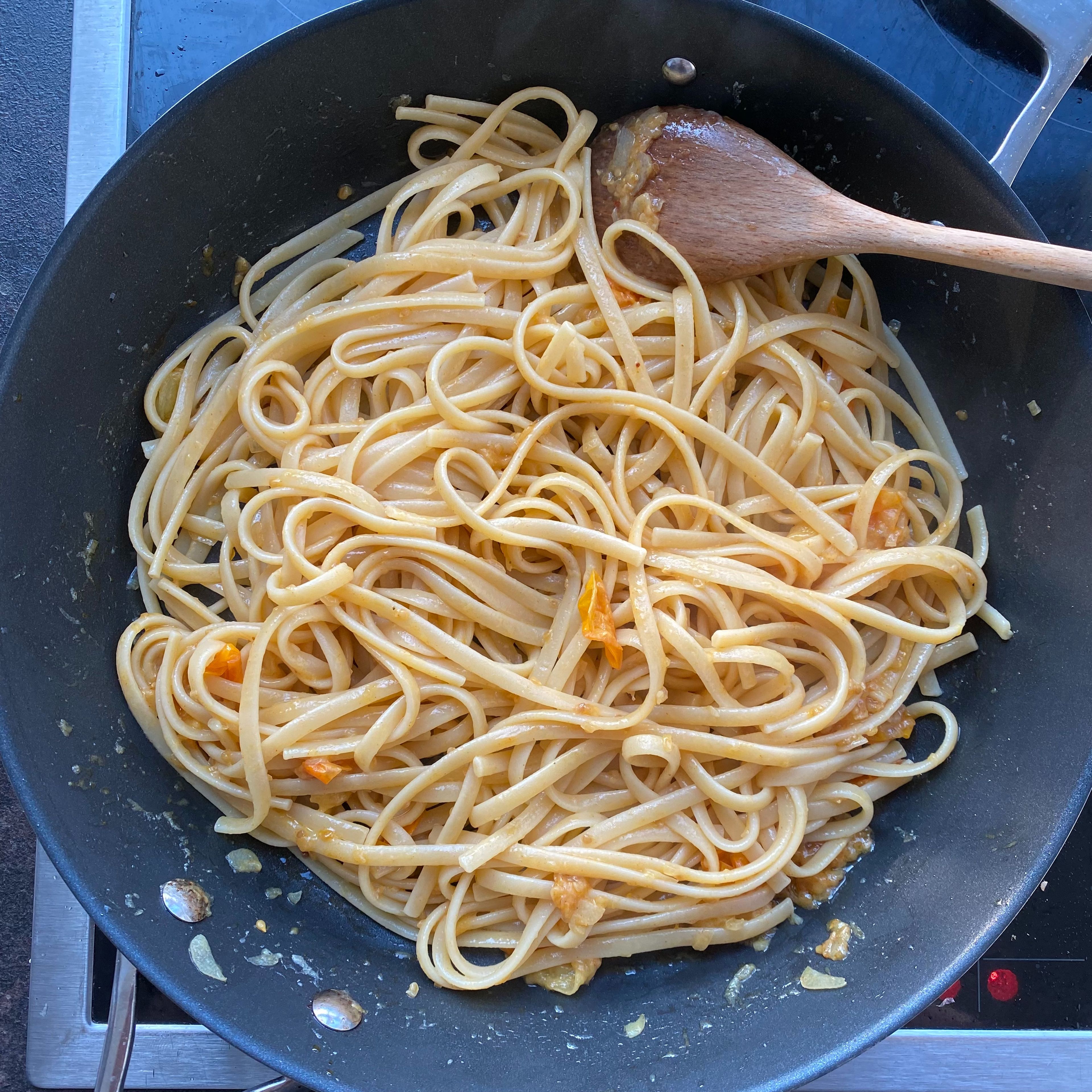 Turn off the stove and stirr in the pasta. Season with salt, pepper, some lemon juice and a bit sugar.