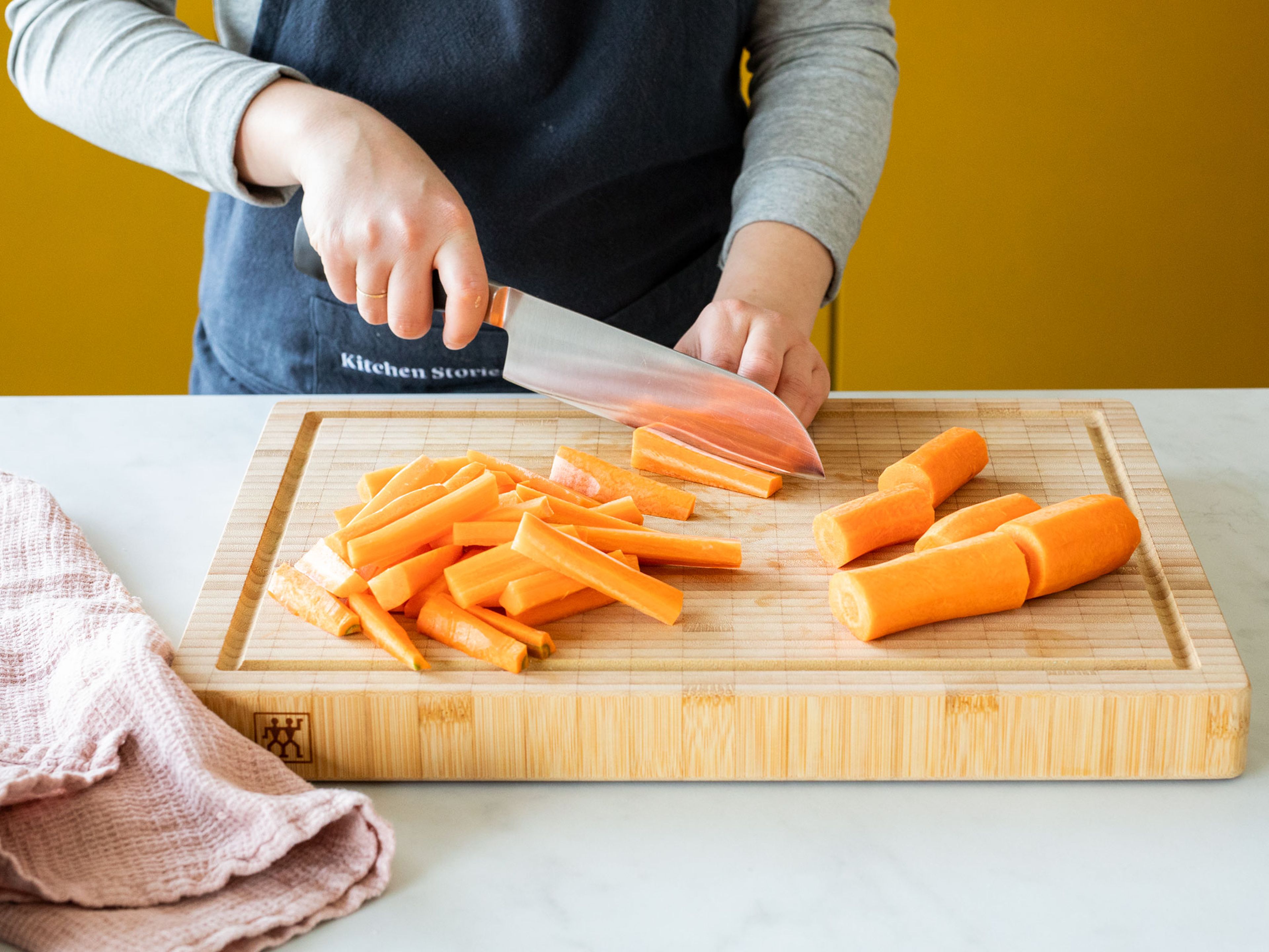 Preheat oven to 160°C/320°F. Slice shallots and set aside. Wash and peel carrots. Cut most of the orange carrots into thicker strips, then use a peeler to peel the remaining carrots into very thin strips and set aside.