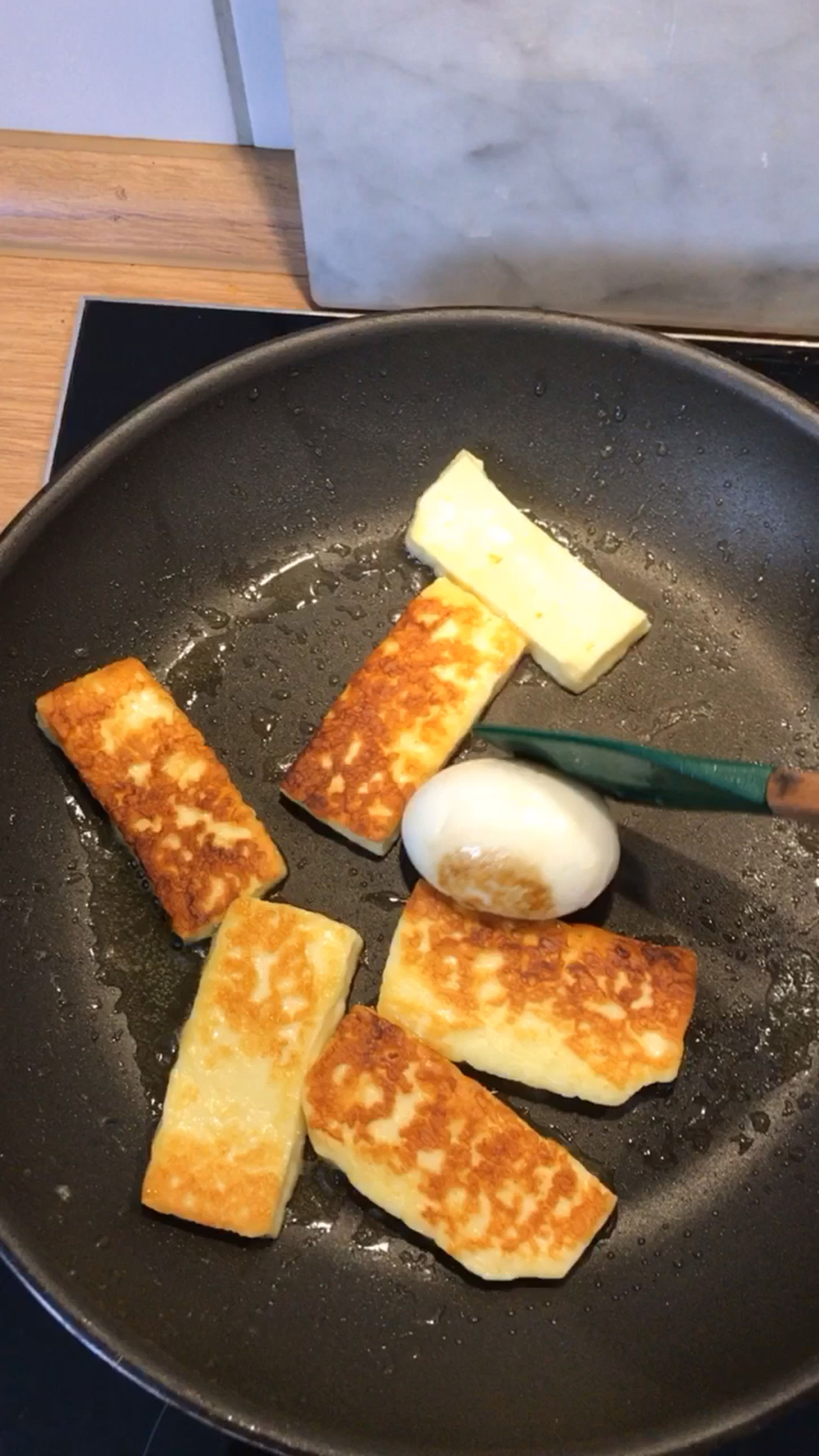 Fry halloumi and boiled eggs (7 min eggs) in the pan.