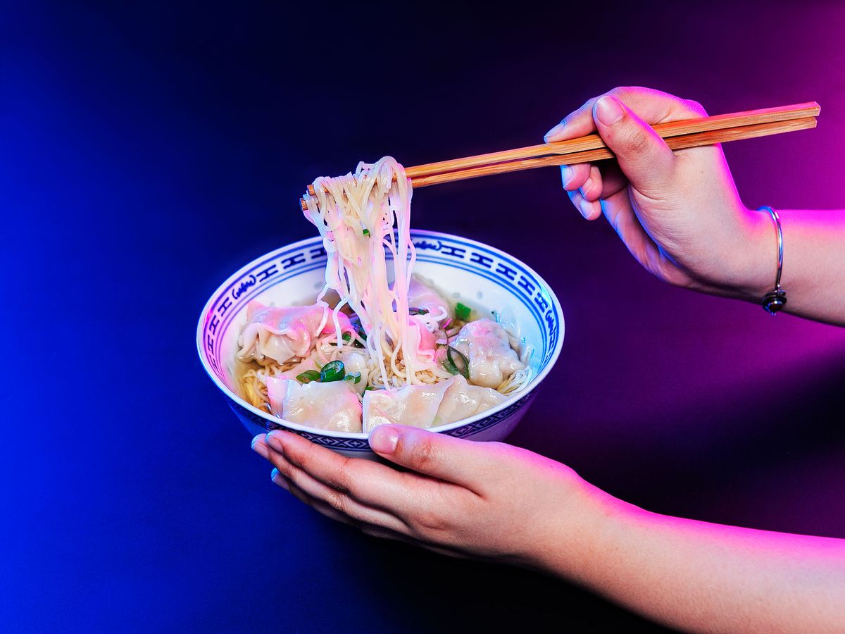 Shrimp and pork wonton noodle soup | Recipe | Kitchen Stories