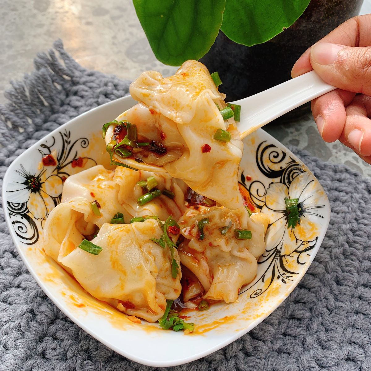 Sichuan-style spicy wontons | Recipe | Kitchen Stories