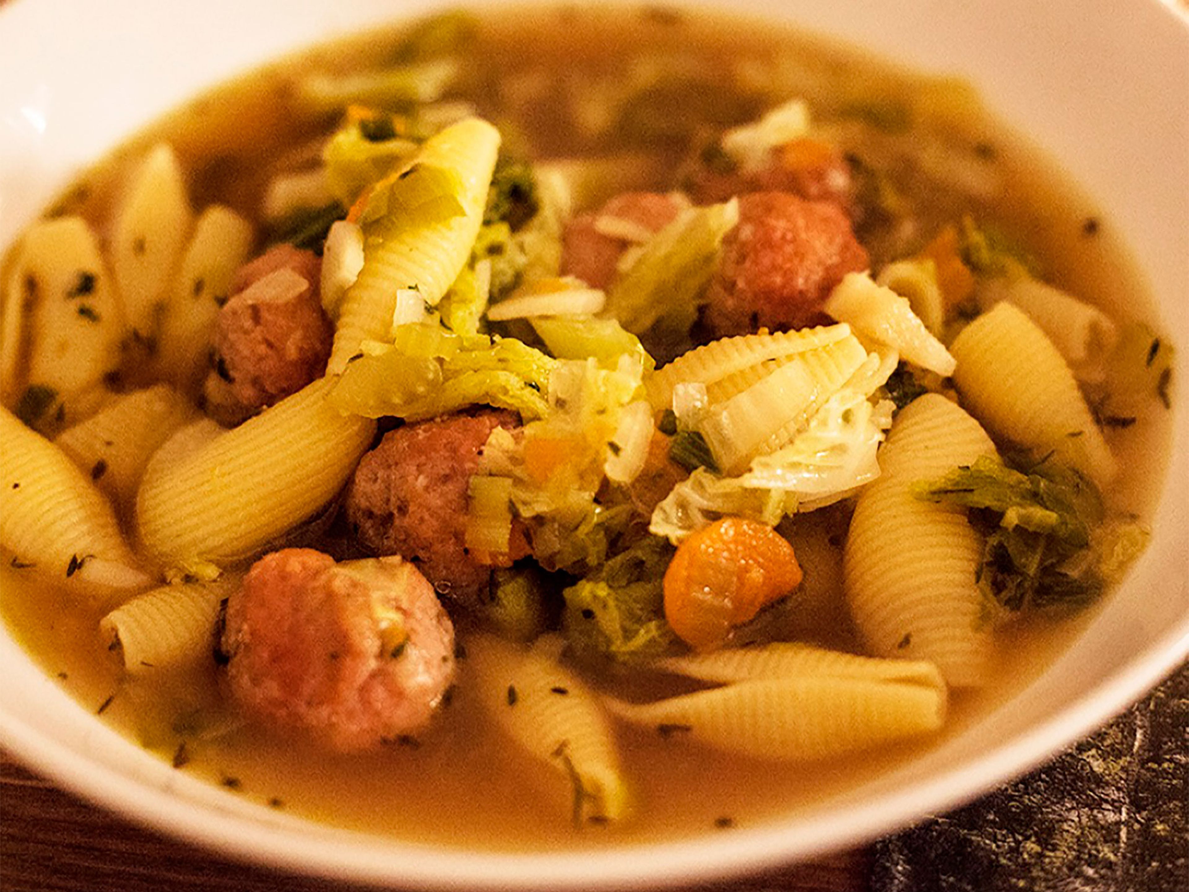 Savoy cabbage and pasta stew