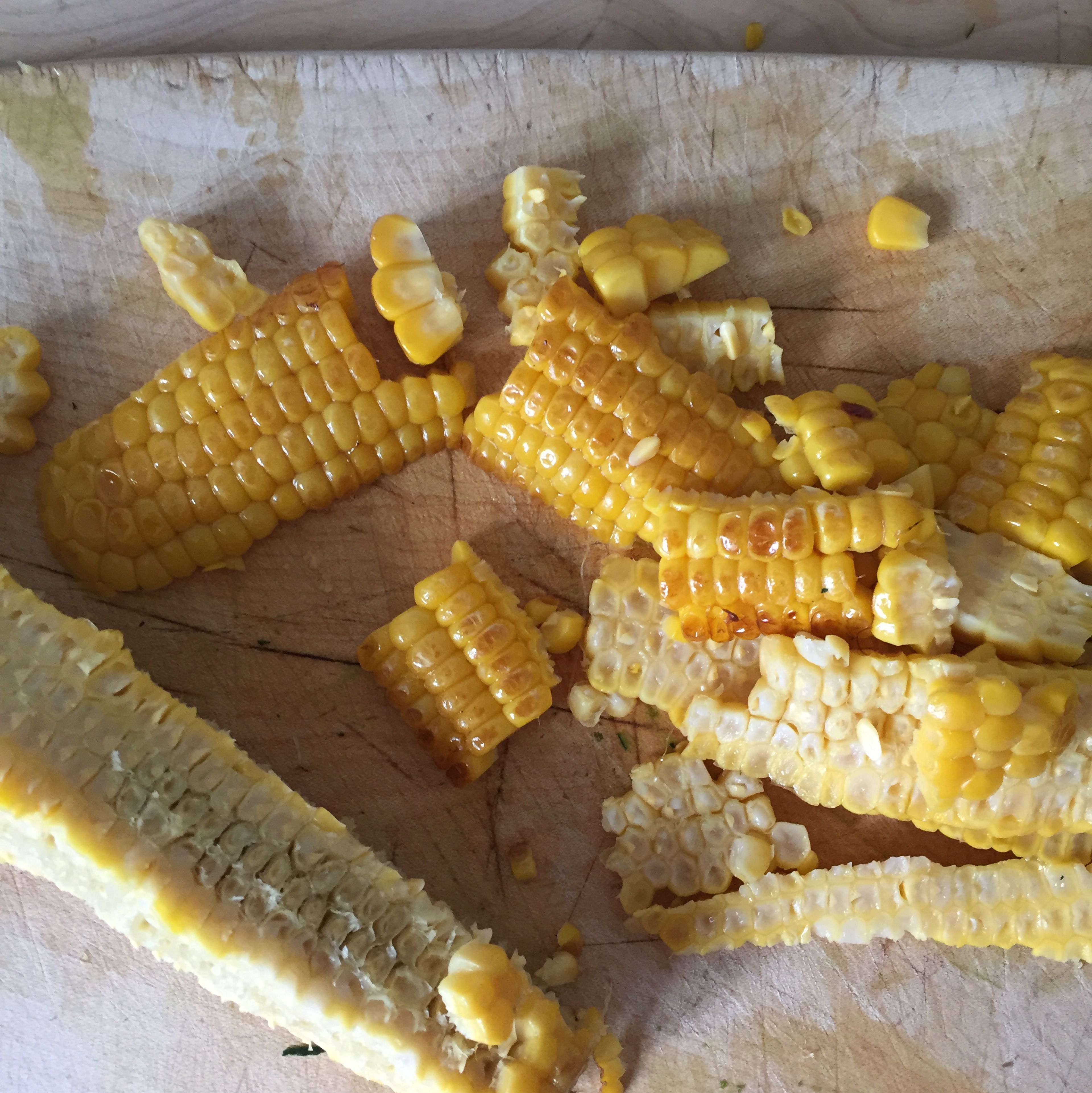 Fry sweet corn and cut the corn kernels from the cob. Set aside.