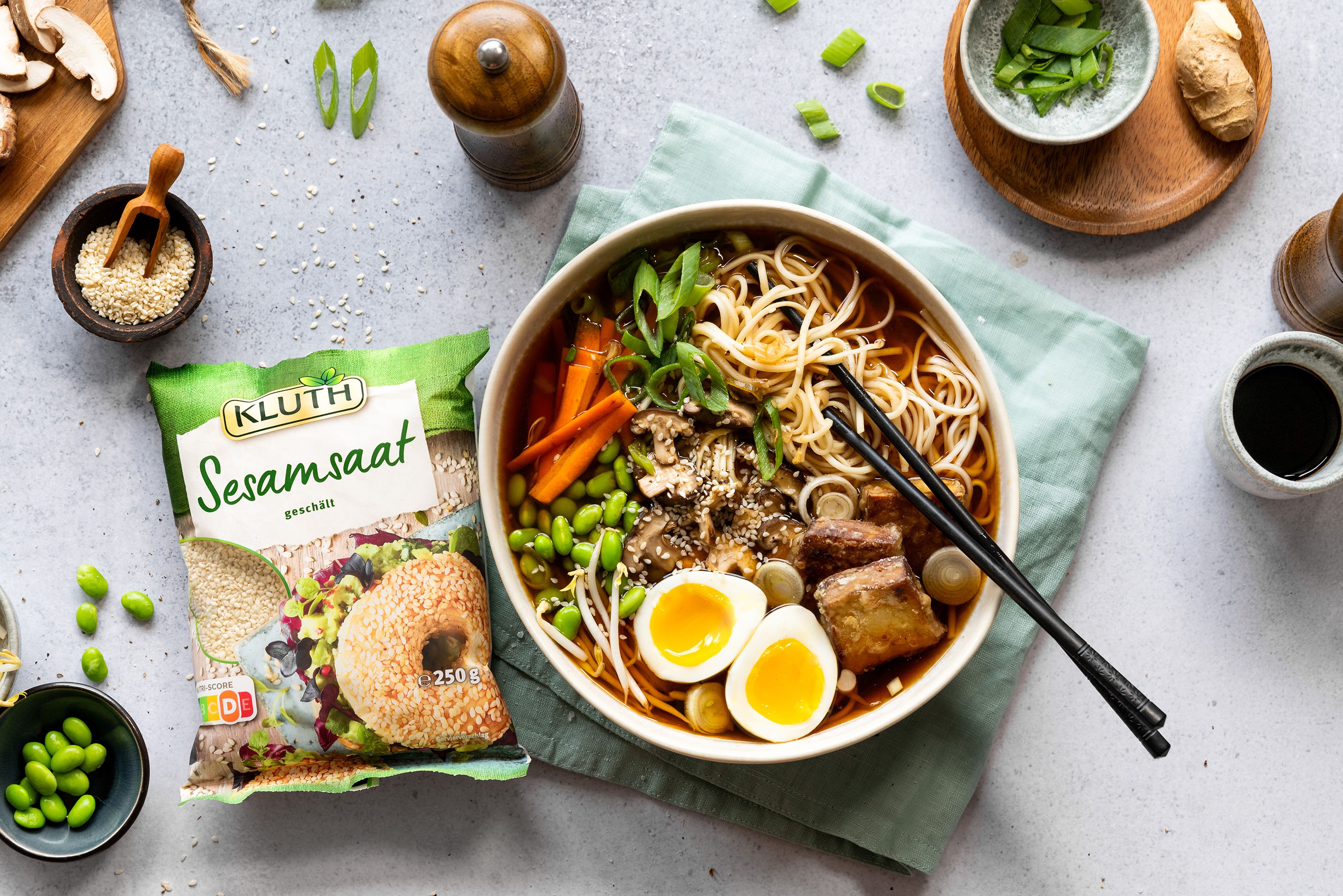 Miso-Ramen mit Tofu und Sesamtopping