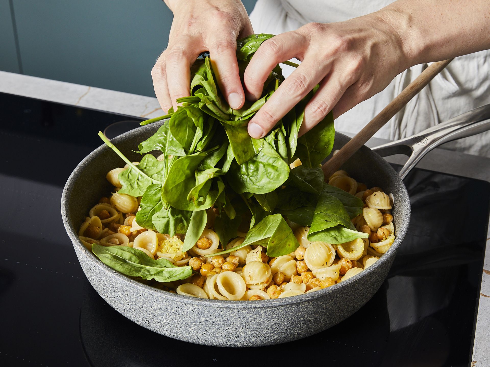 5-Zutaten Pasta mit würzigen Kichererbsen und Zitrone | Rezept ...