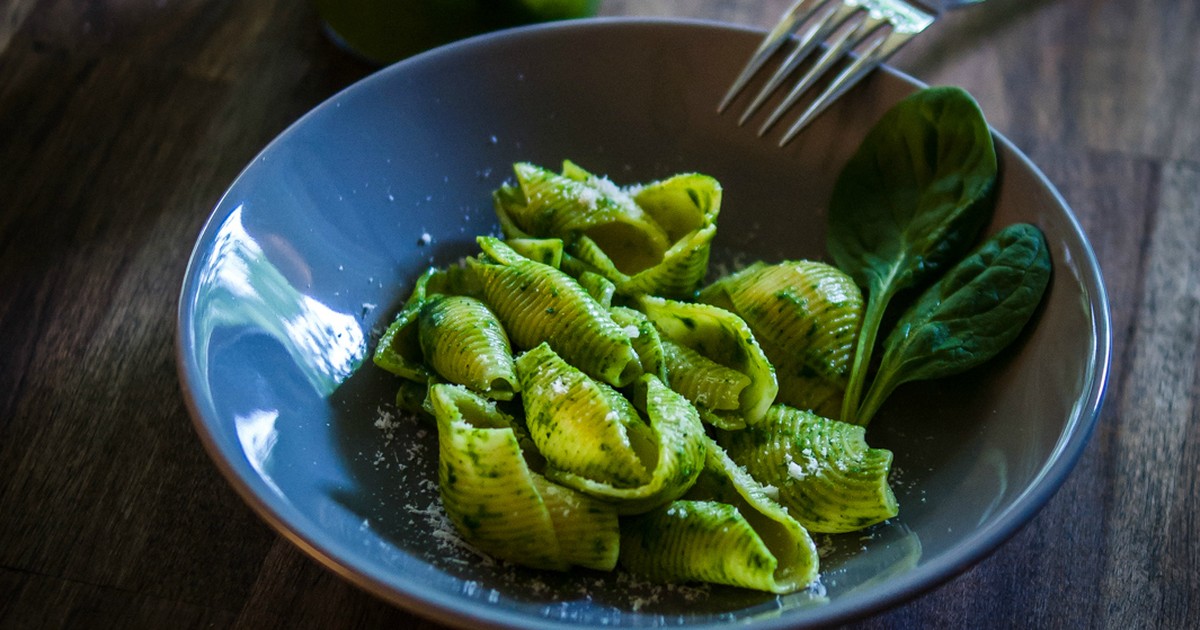 Pasta with spinach pesto | Recipe | Kitchen Stories
